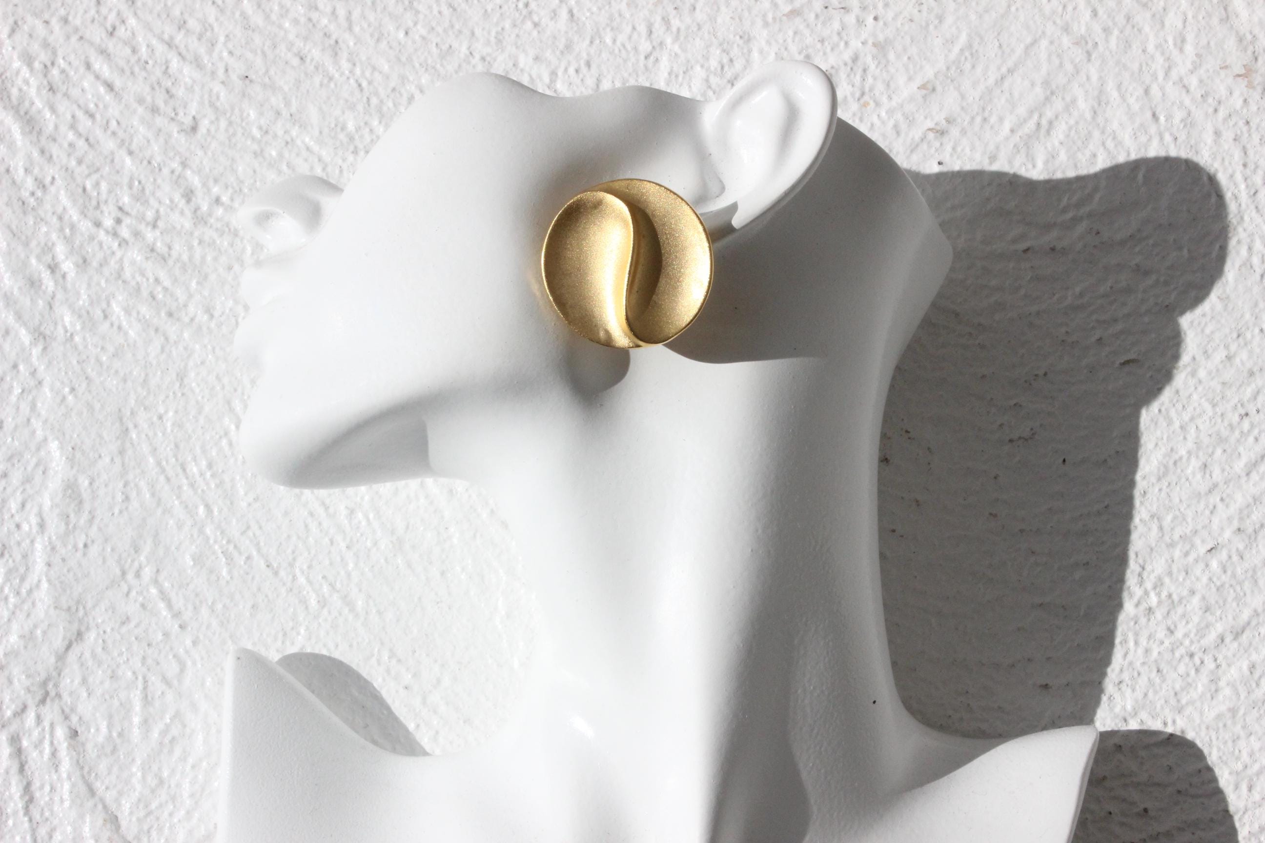 80s Matte Gold Circular Clip Ons