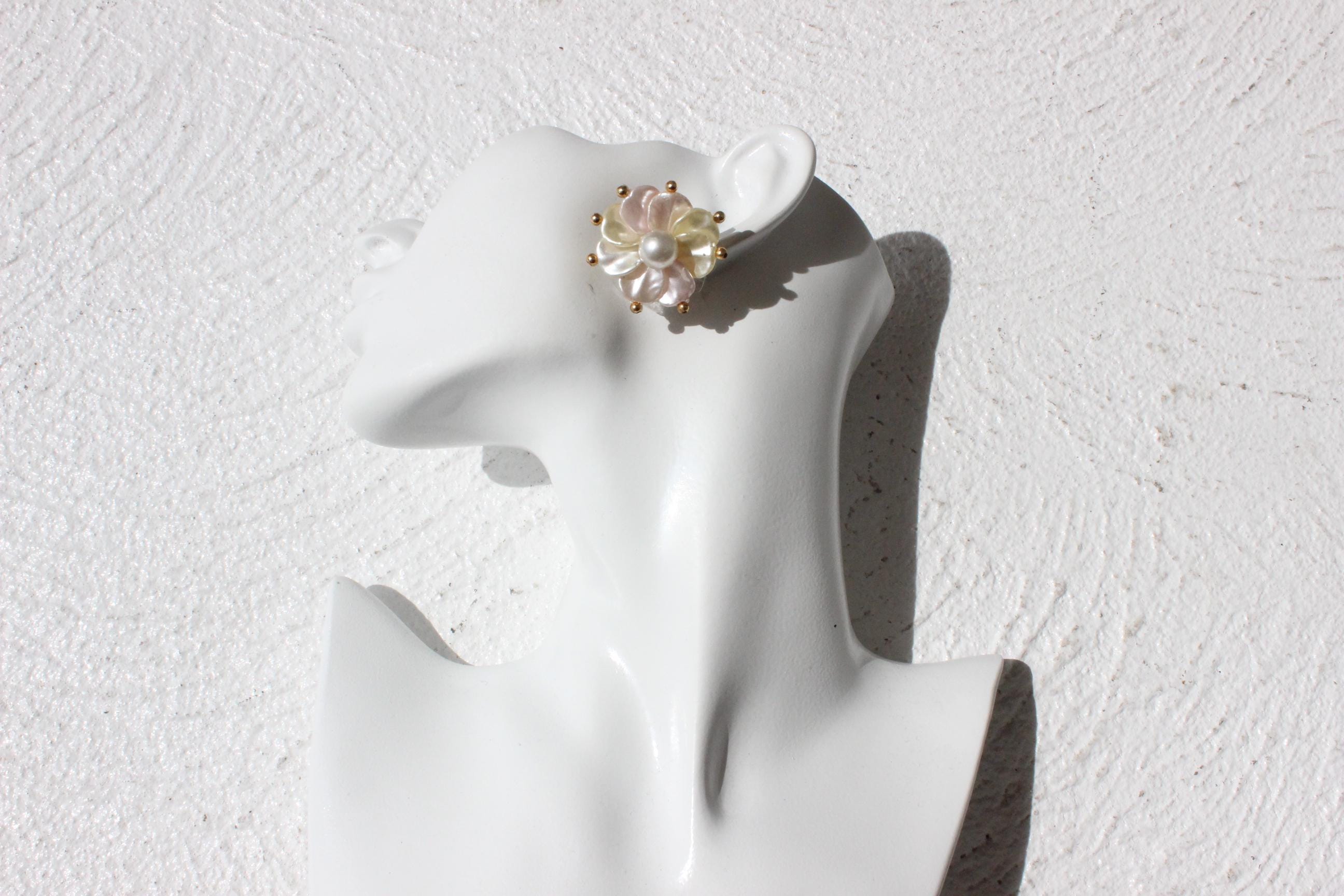 Y2K Pearlescent Flower Earrings