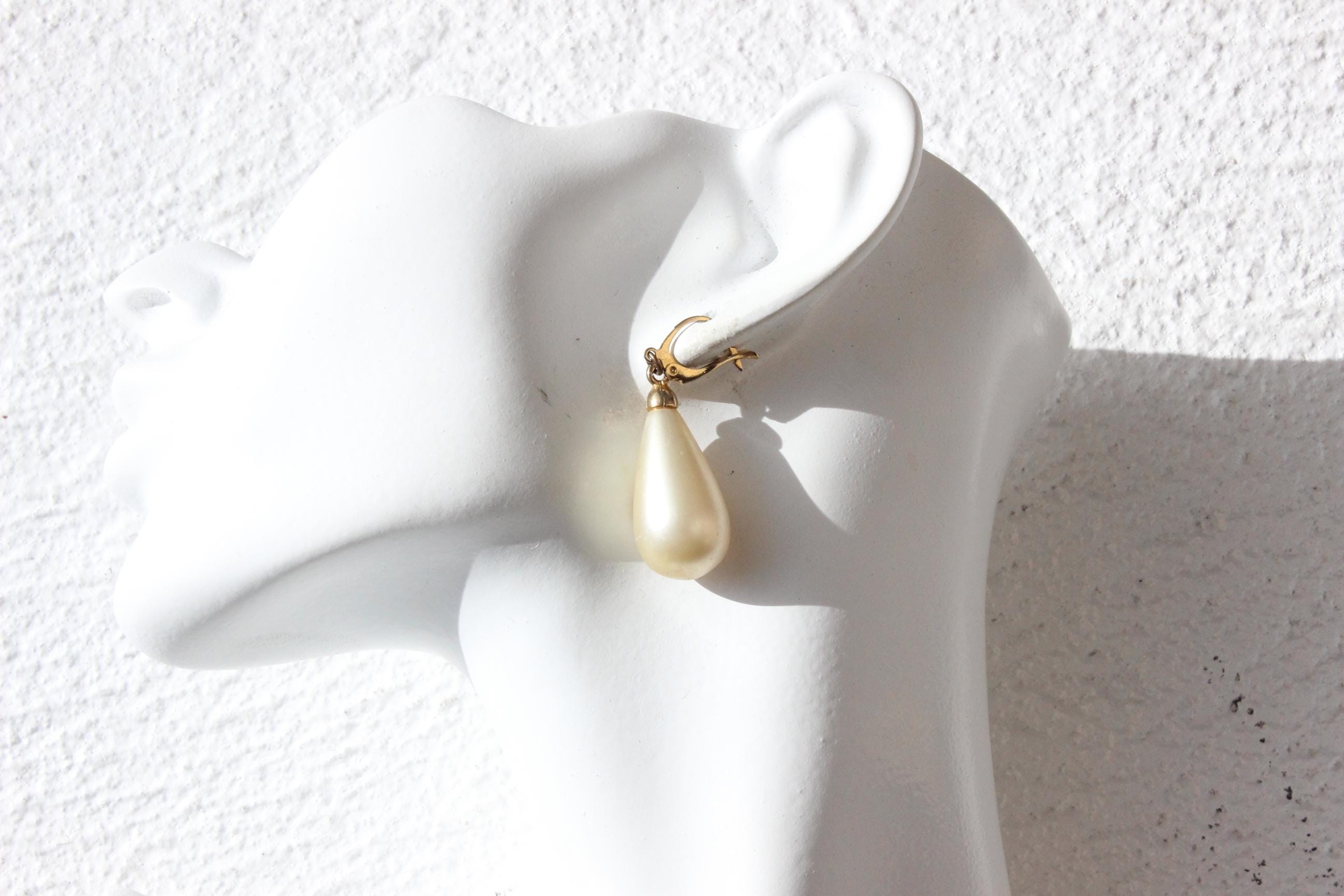 80s Dangling Teardrop Pearl Earrings
