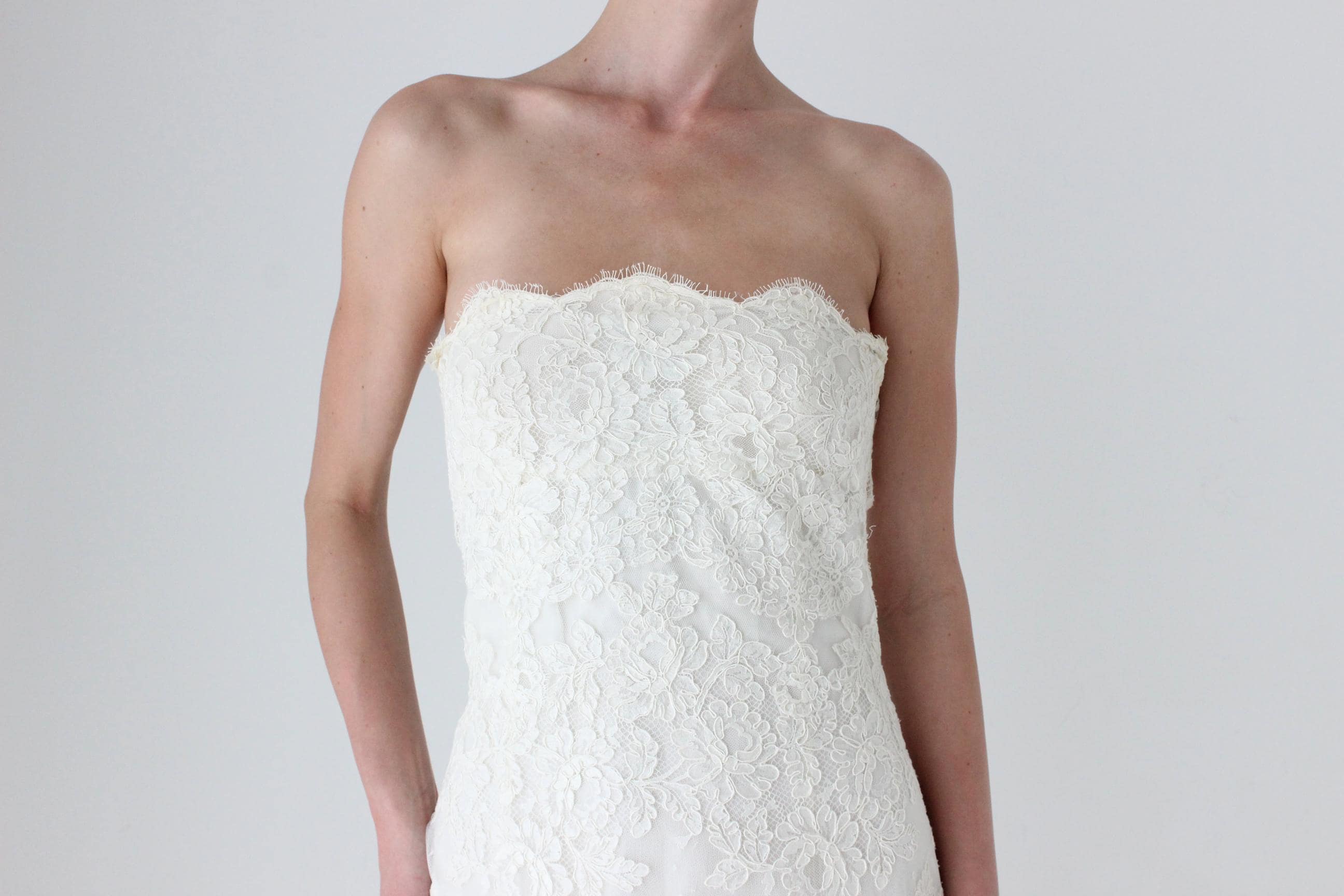 2000s Manuel Mota Lace Bridal Couture Gown
