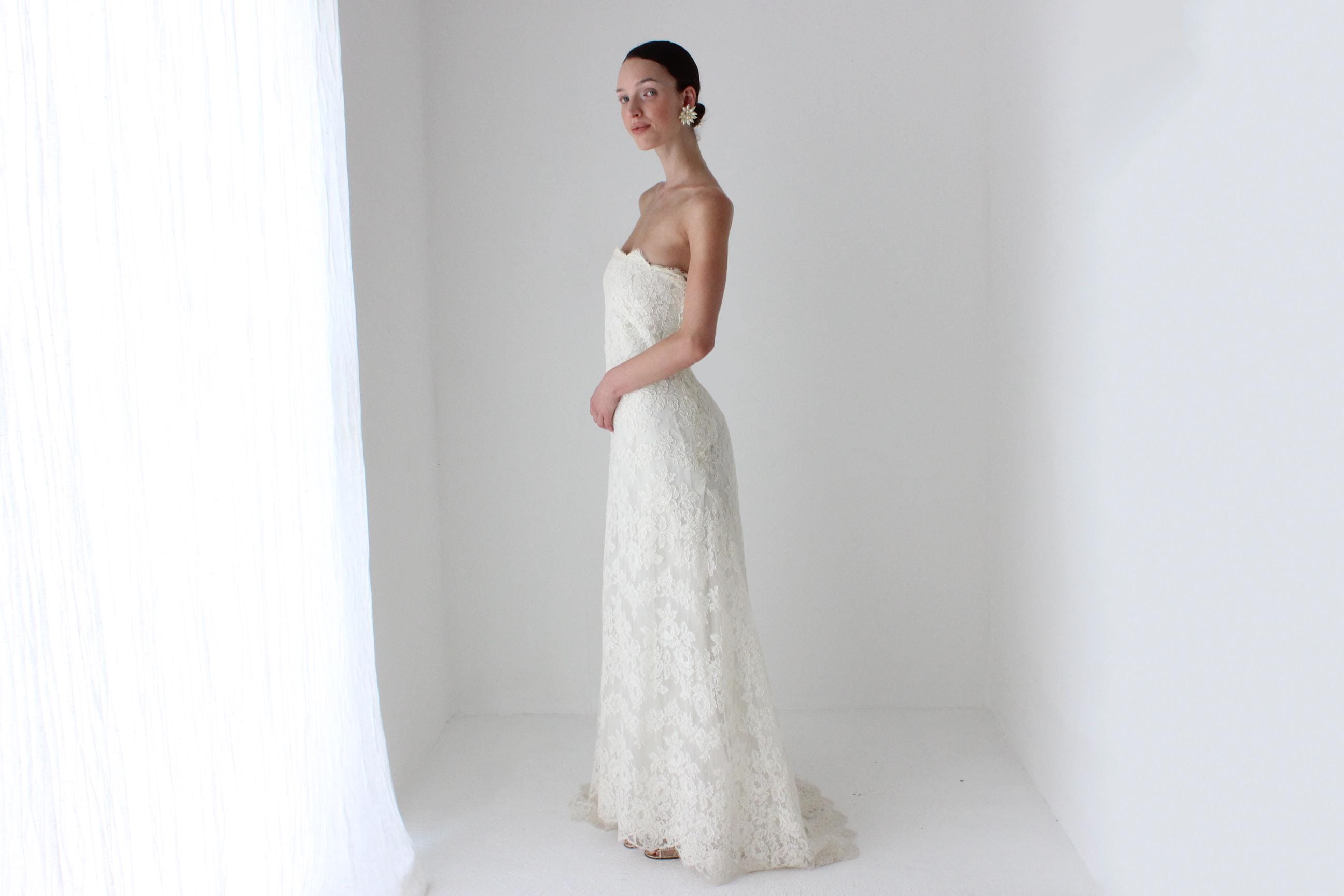 2000s Manuel Mota Lace Bridal Couture Gown