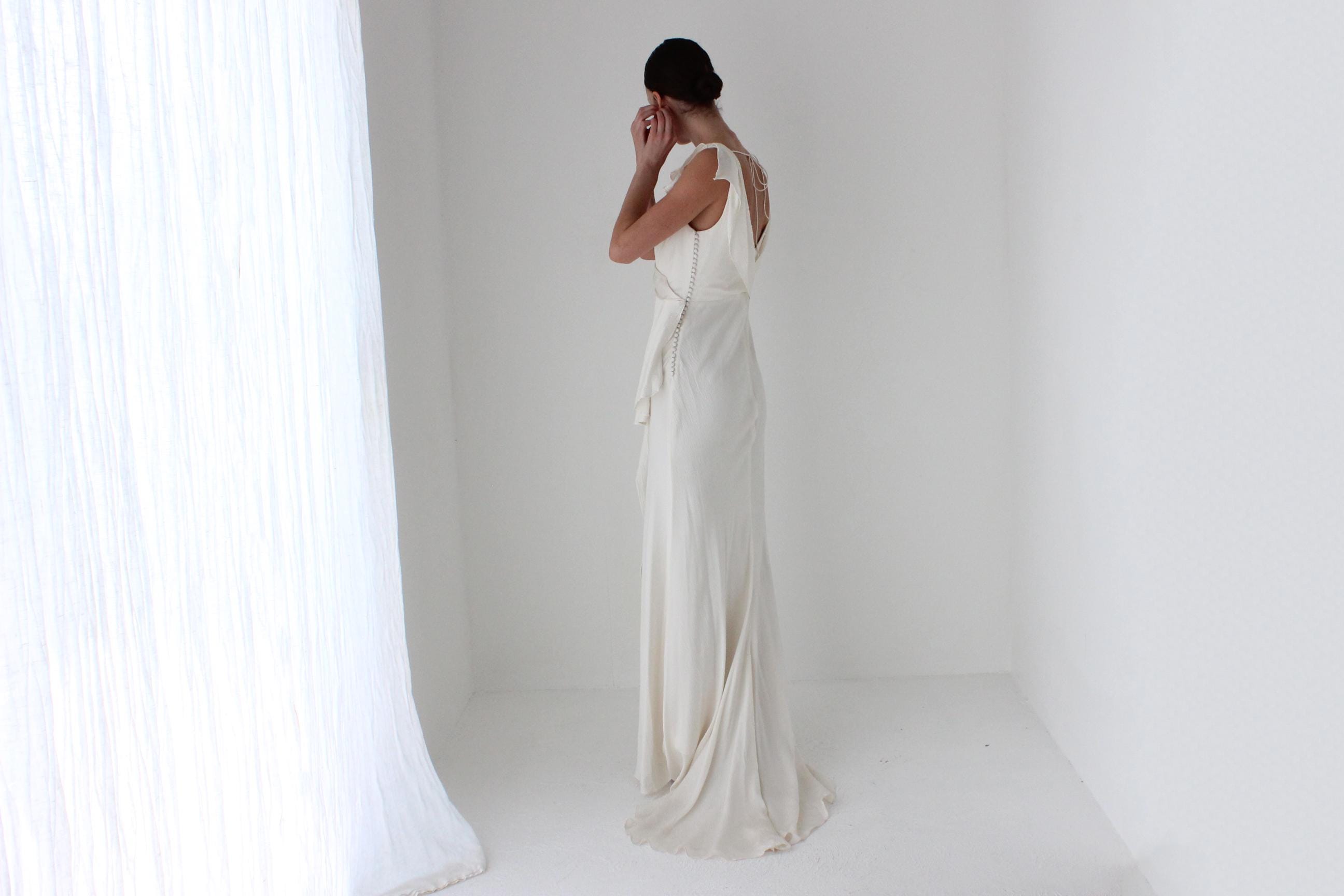 00s Does 30s Watters Brides Silk Flutter Gown