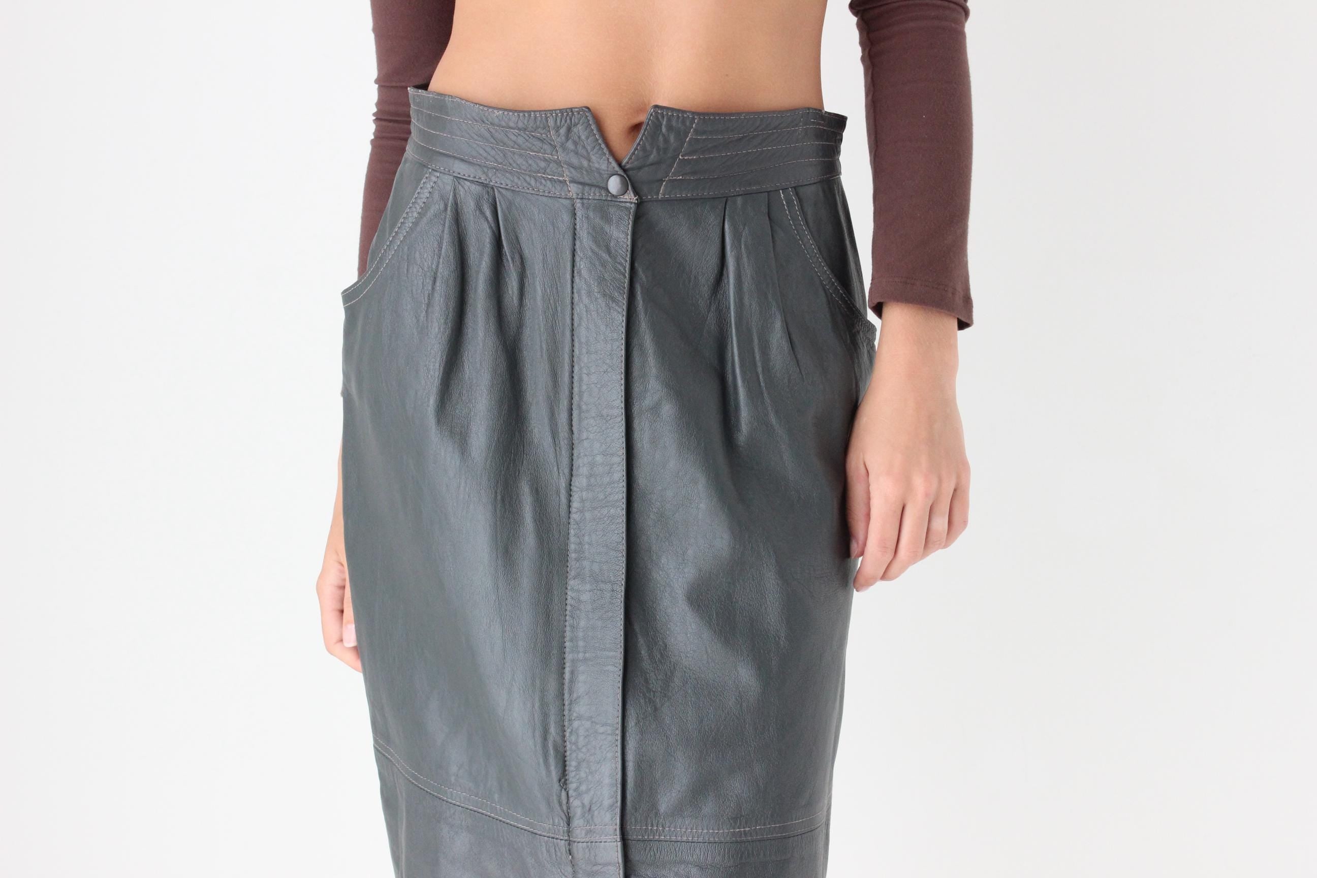 Chic 80s Pewter Grey Leather Skirt