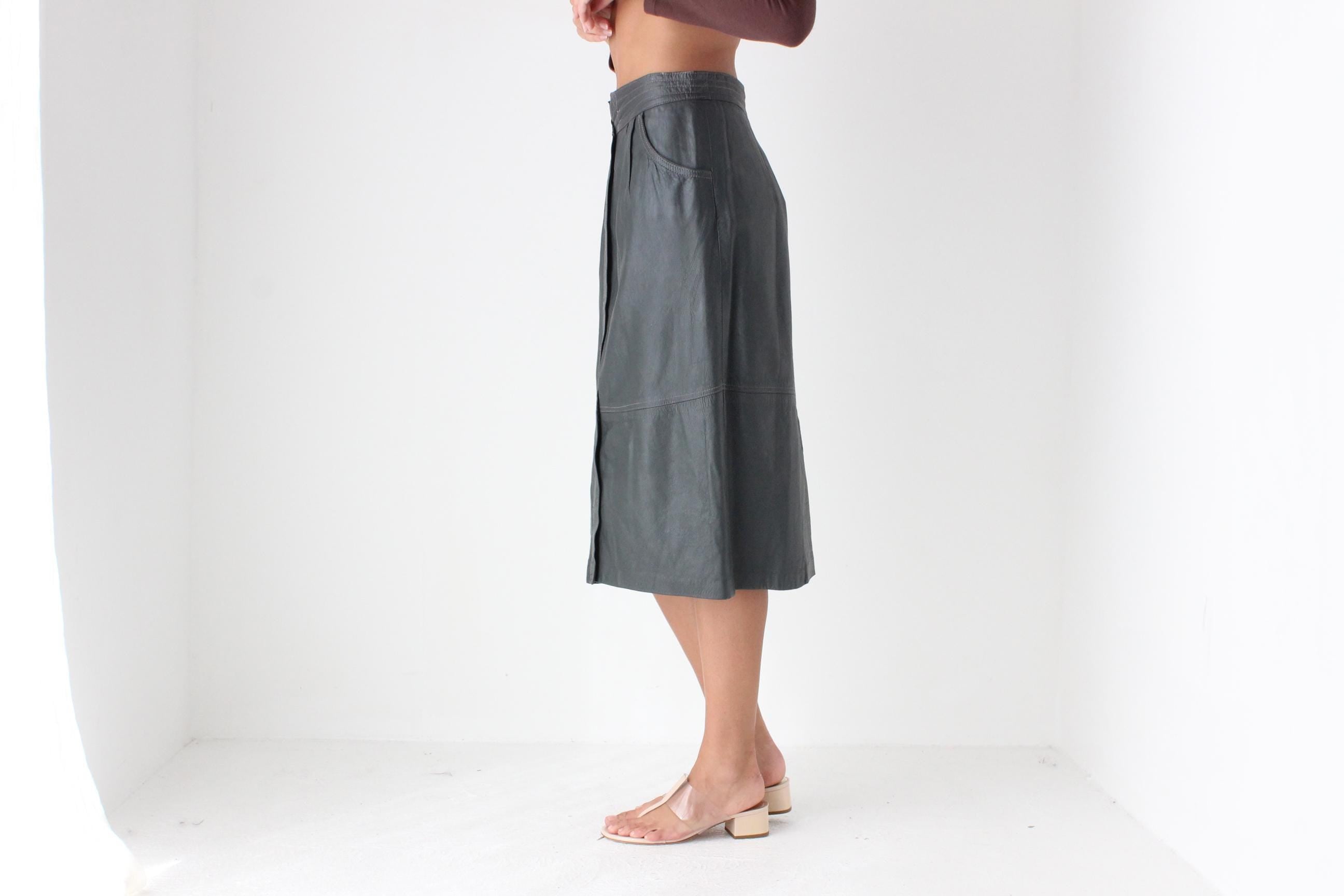 Chic 80s Pewter Grey Leather Skirt