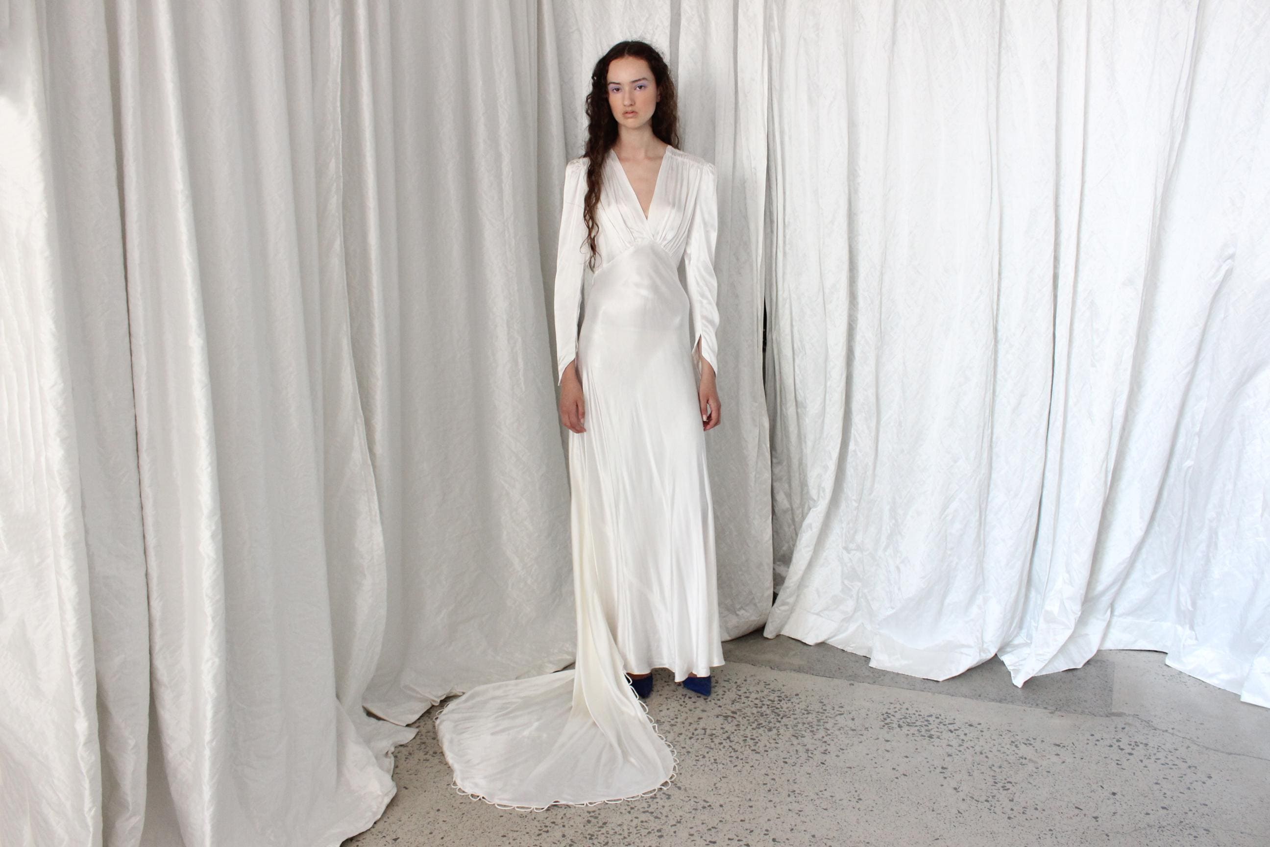 Antique 1930s White Liquid Silk Satin Plunge Neck Bias Cut Wedding Gown w/ Scalloped Train