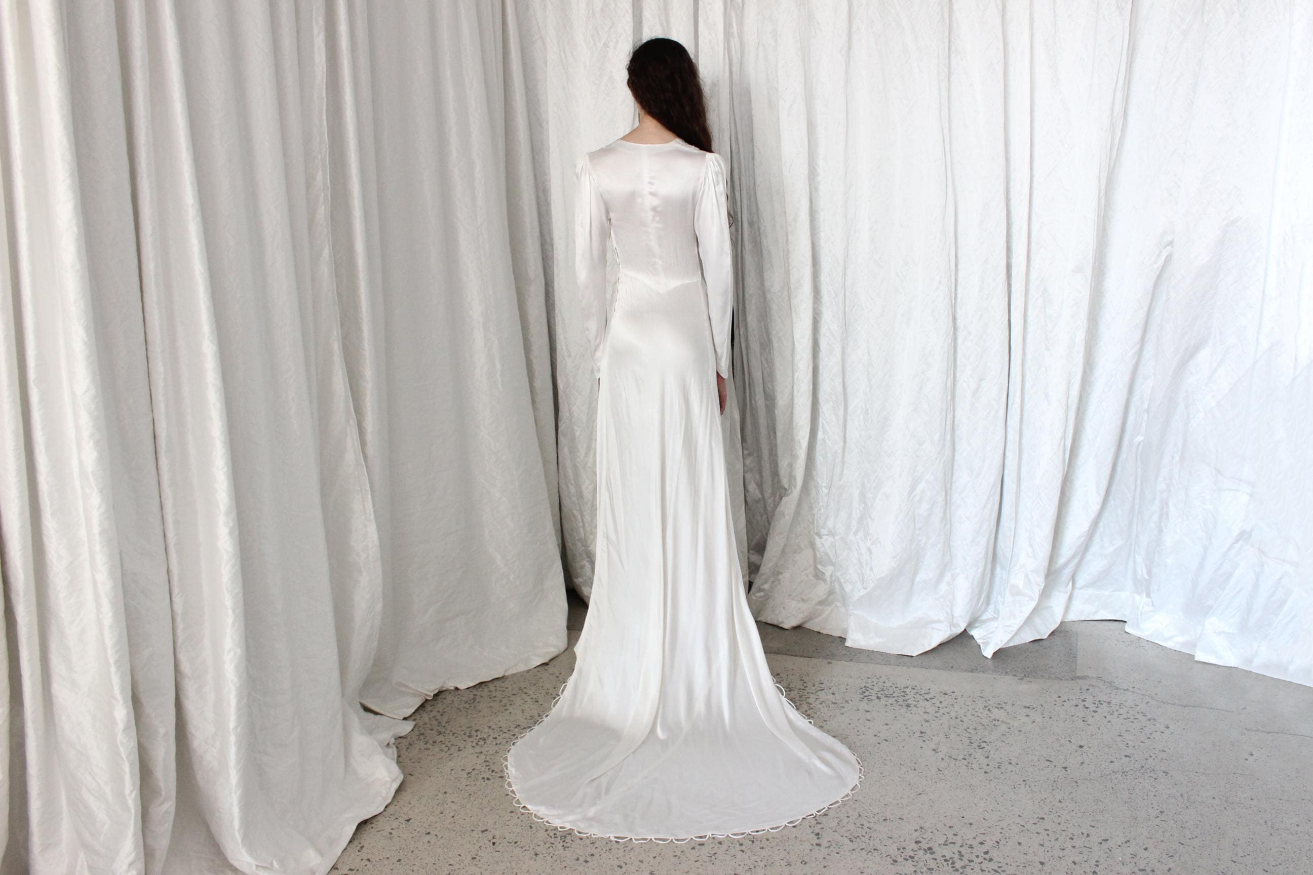 Antique 1930s White Liquid Silk Satin Plunge Neck Bias Cut Wedding Gown w/ Scalloped Train