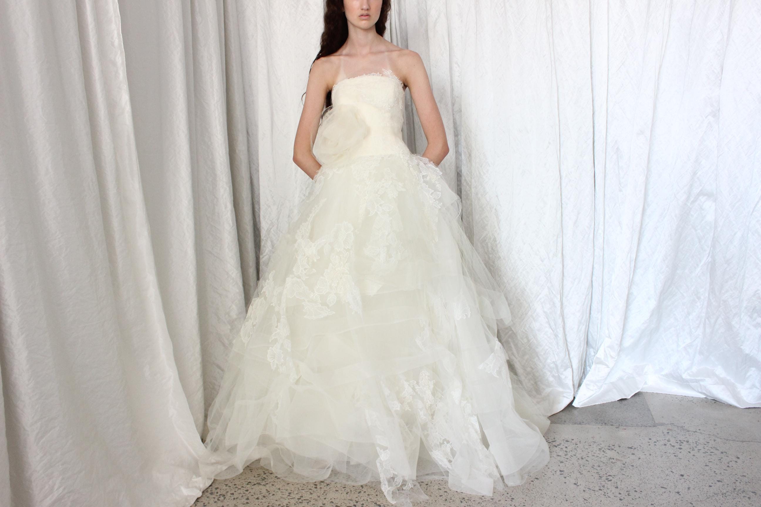 2009 Vera Wang 'Helena' Chantilly Lace & Tulle 'Distressed' Wedding Gown