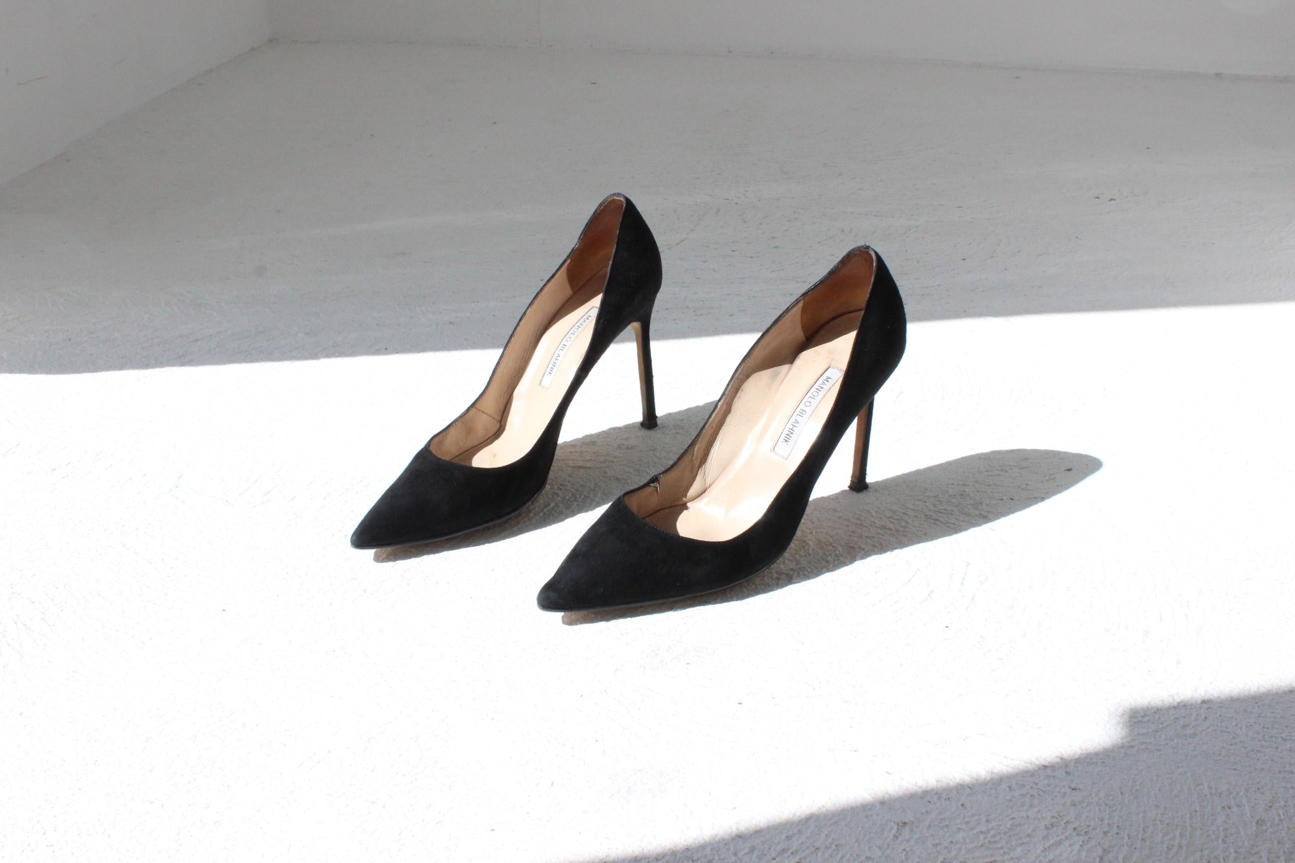 2000s MANOLO BLAHNIK Black Suede Pumps - Euro 41