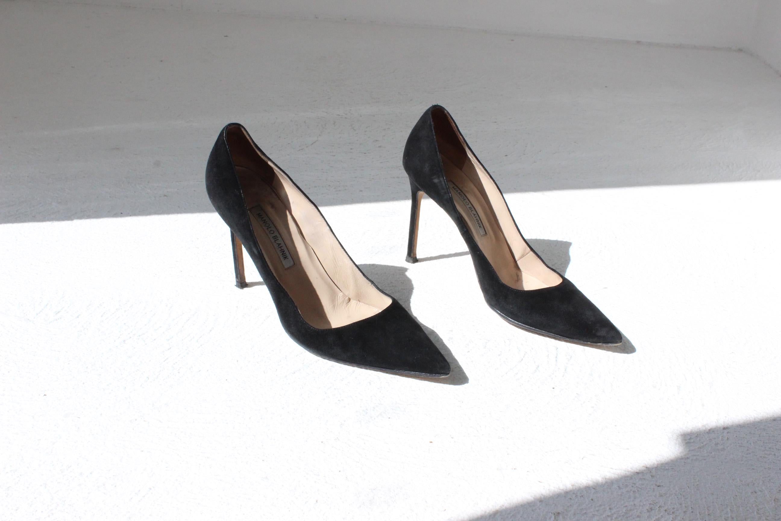 2000s MANOLO BLAHNIK Black Suede Pumps - Euro 41