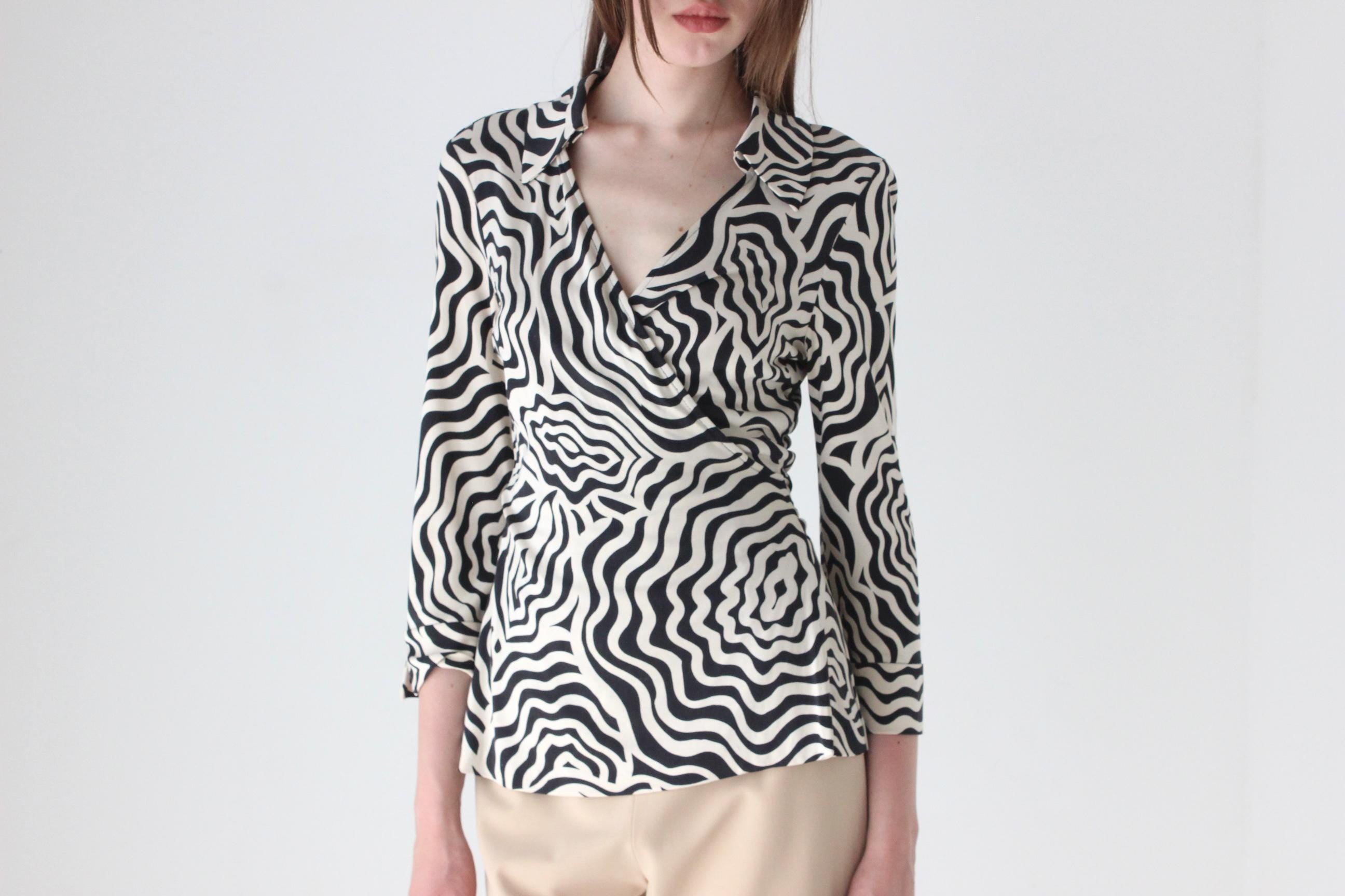 2000s Diane Von Furstenberg Abstract Silk Jersey Wrap Top
