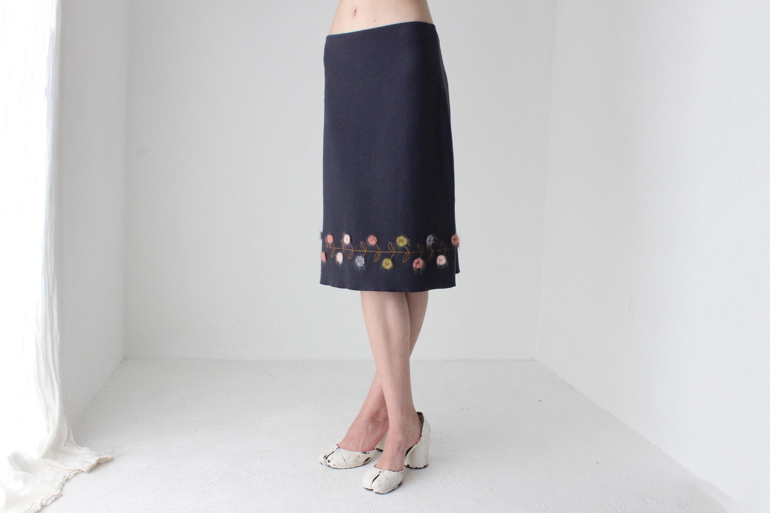 90s French Vintage Cashmere Knee Length Skirt w/ Little Knit Flowers