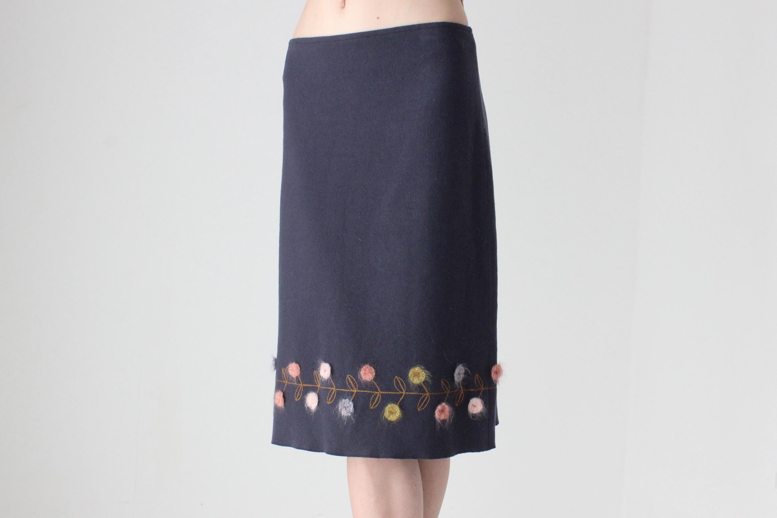 90s French Vintage Cashmere Knee Length Skirt w/ Little Knit Flowers