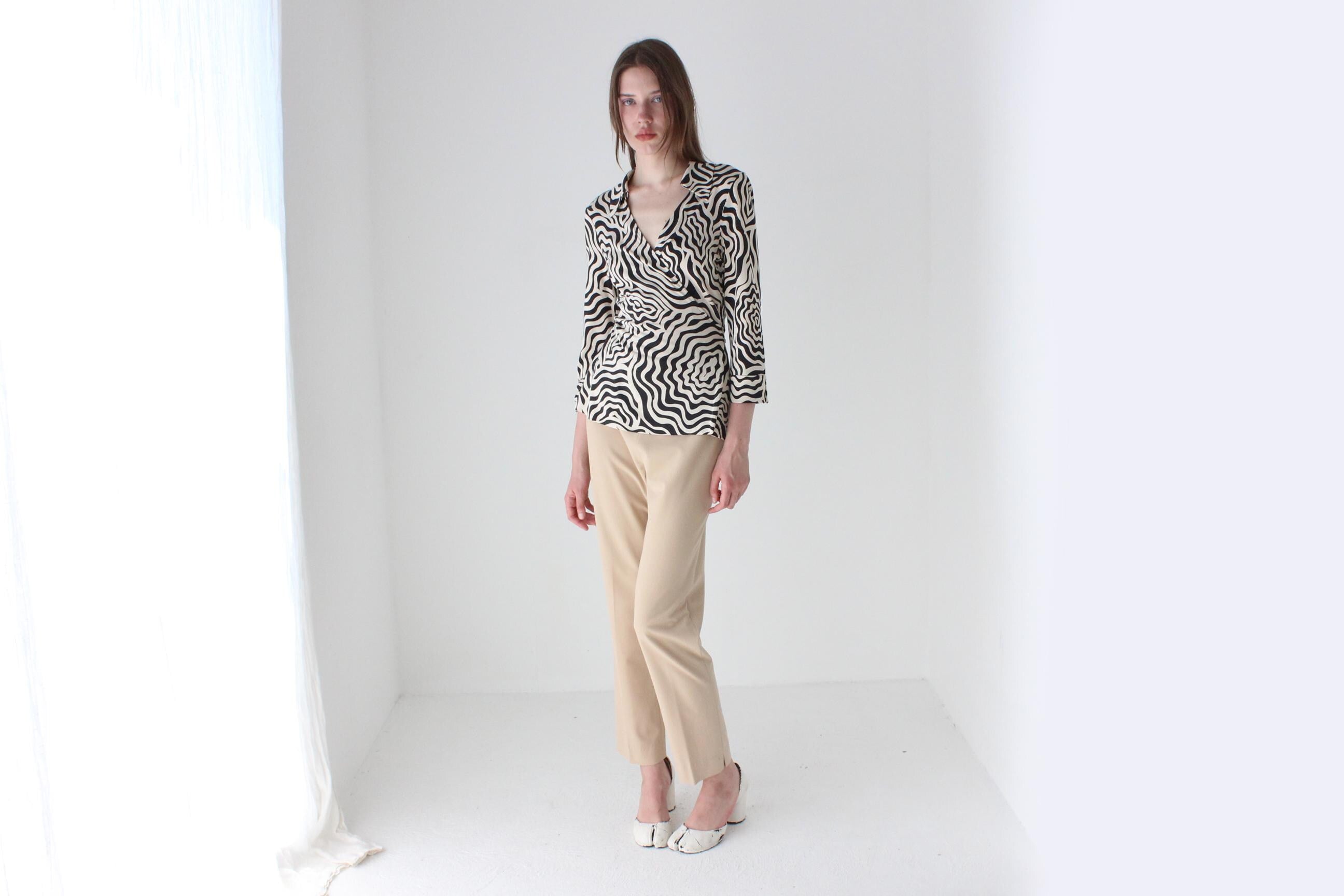 Chic 90s Neutral Beige Straight Cut Trousers