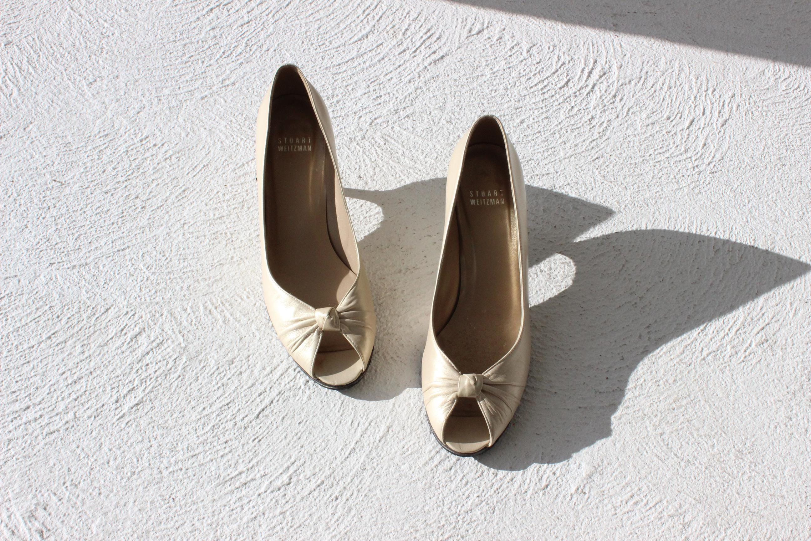 80s Stuart Weitzman Muted Gold Leather Low Heel Knot Pumps - Euro 37.5
