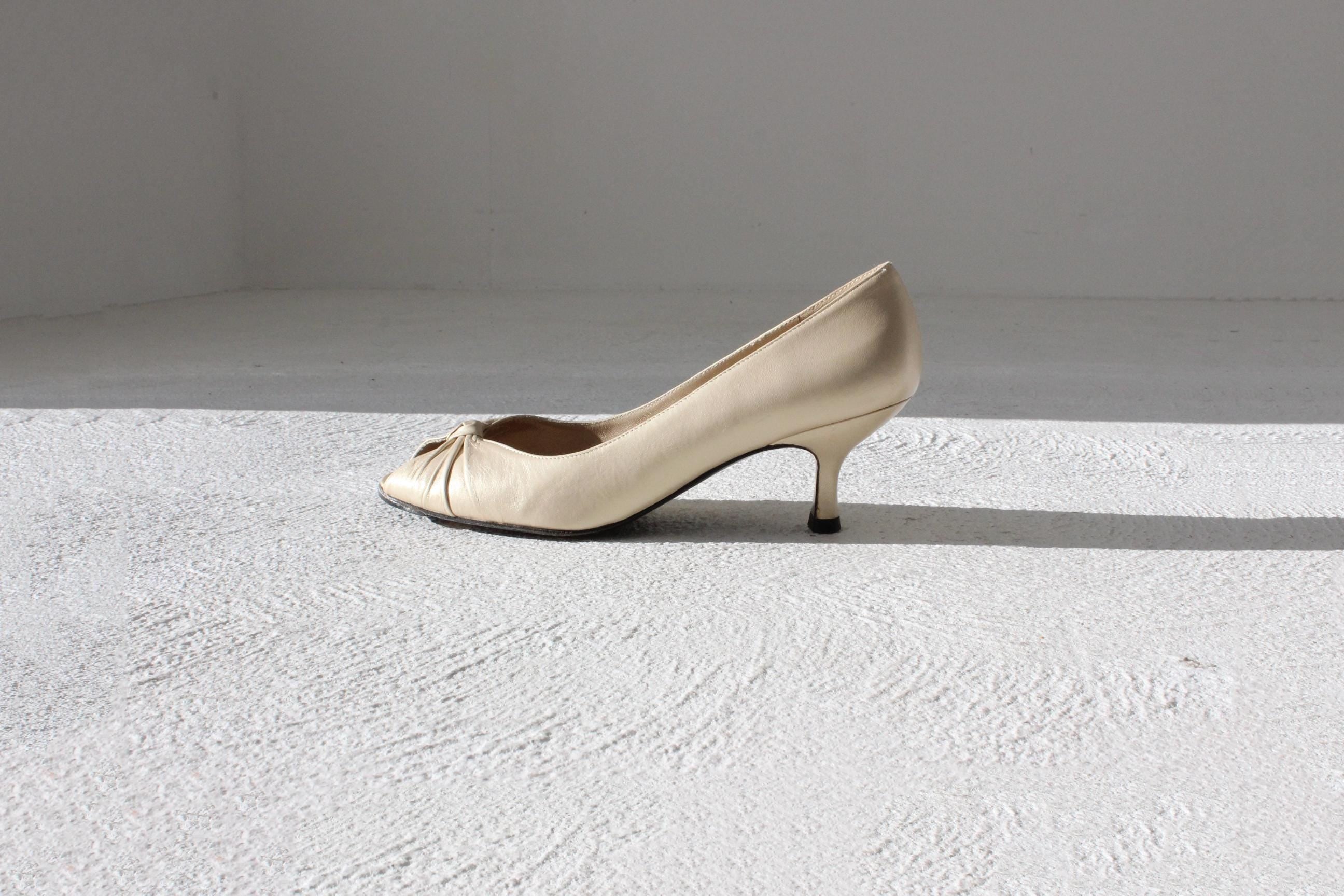 80s Stuart Weitzman Muted Gold Leather Low Heel Knot Pumps - Euro 37.5
