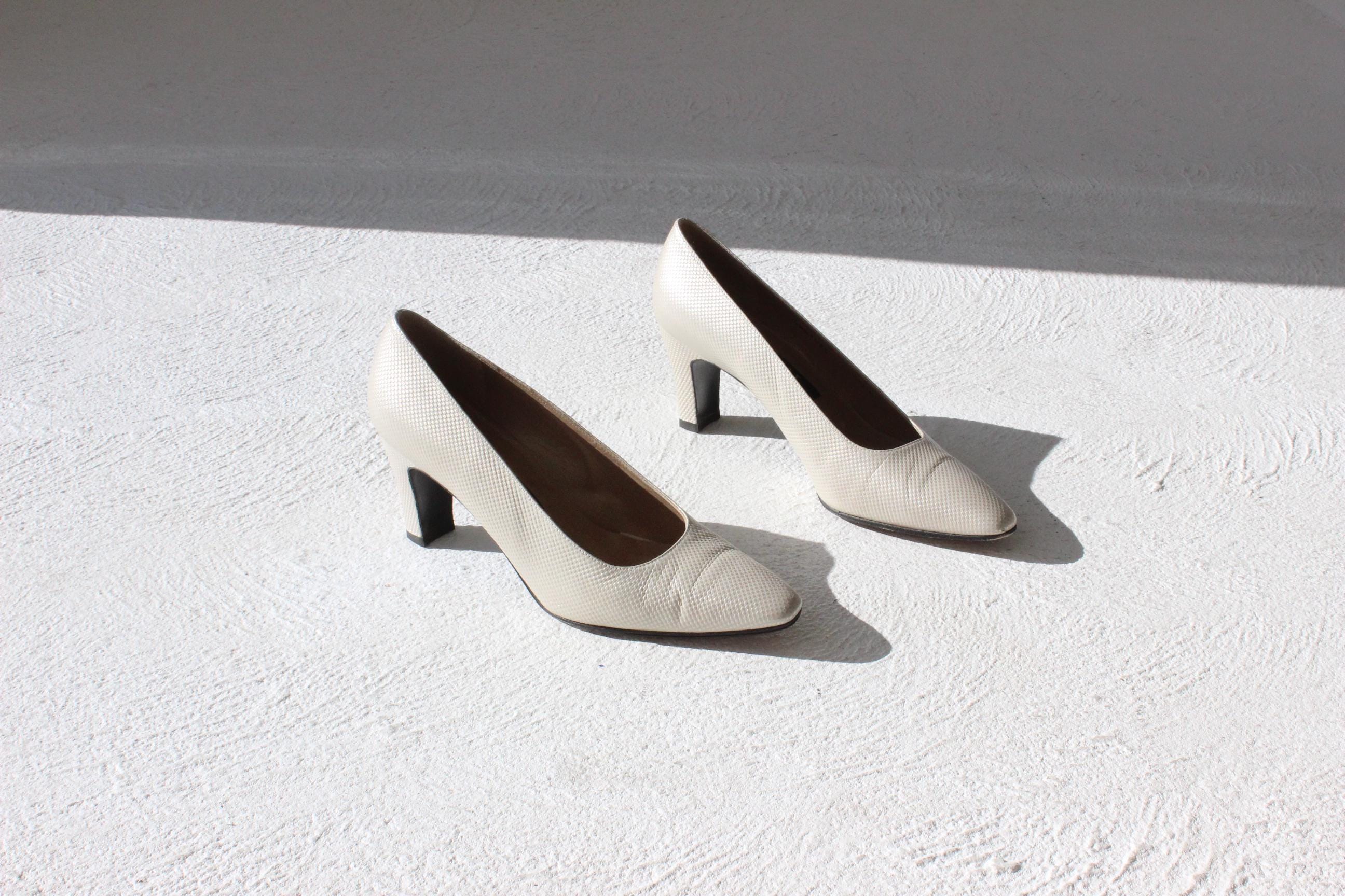 90s Stuart Weitzman Oyster Metallic Leather Pumps - Euro 37.5