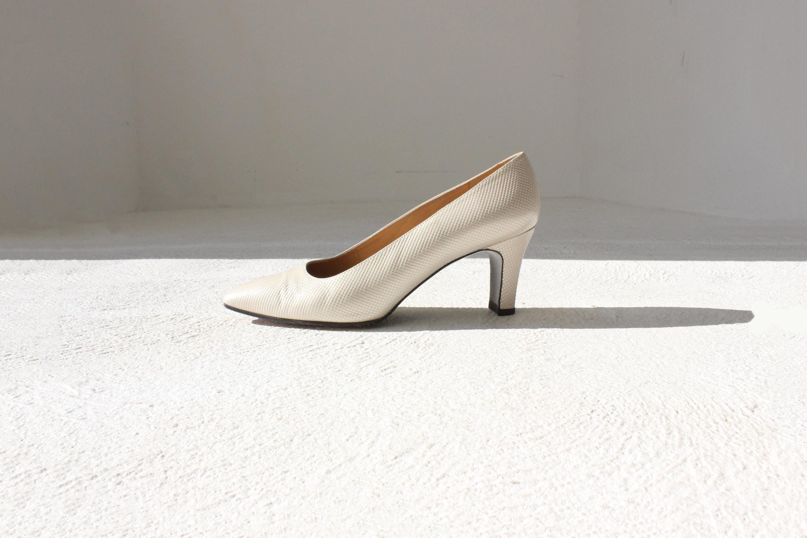 90s Stuart Weitzman Oyster Metallic Leather Pumps - Euro 37.5