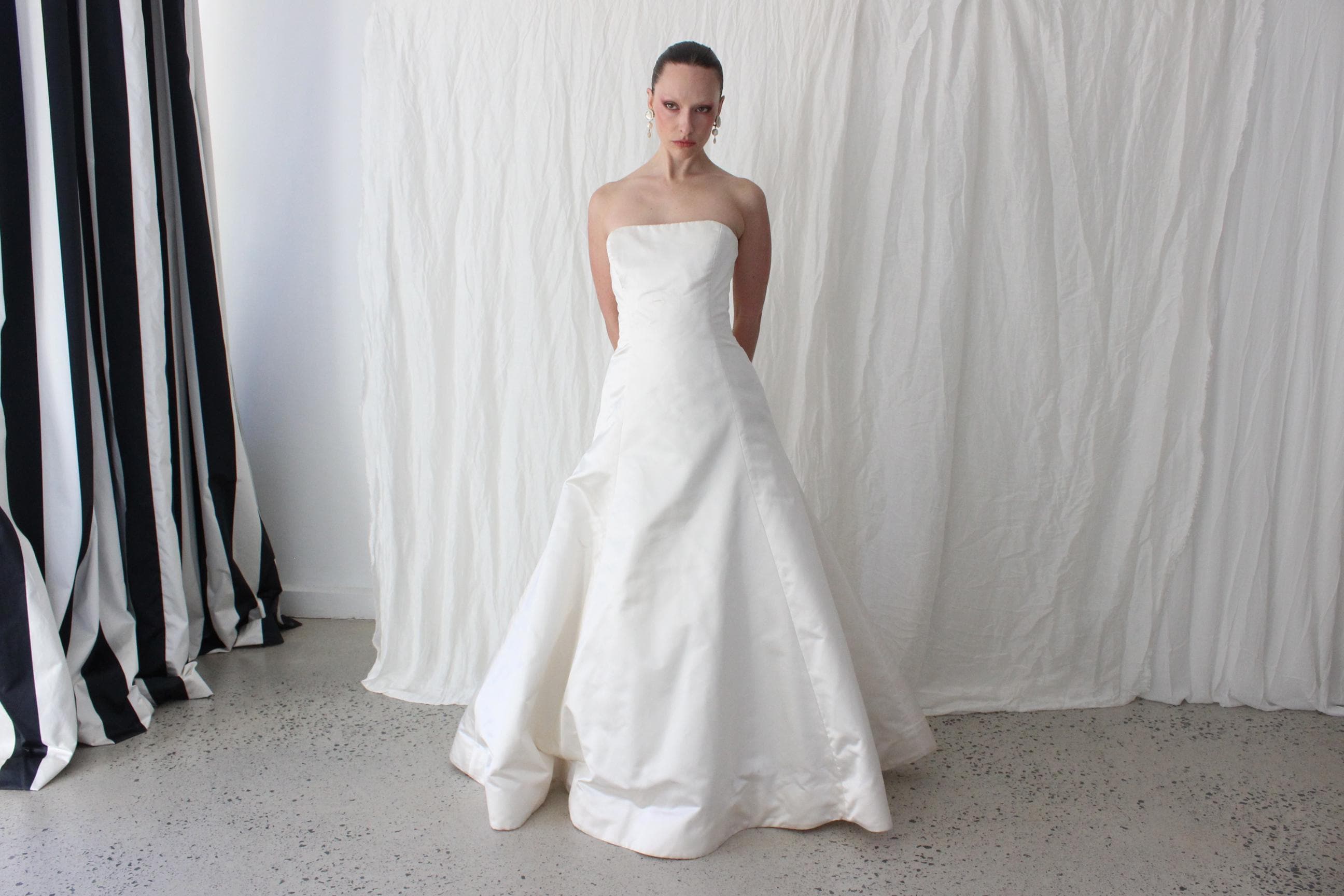 90s Vintage Vera Wang Duchess Silk Satin Strapless A Line Wedding Gown