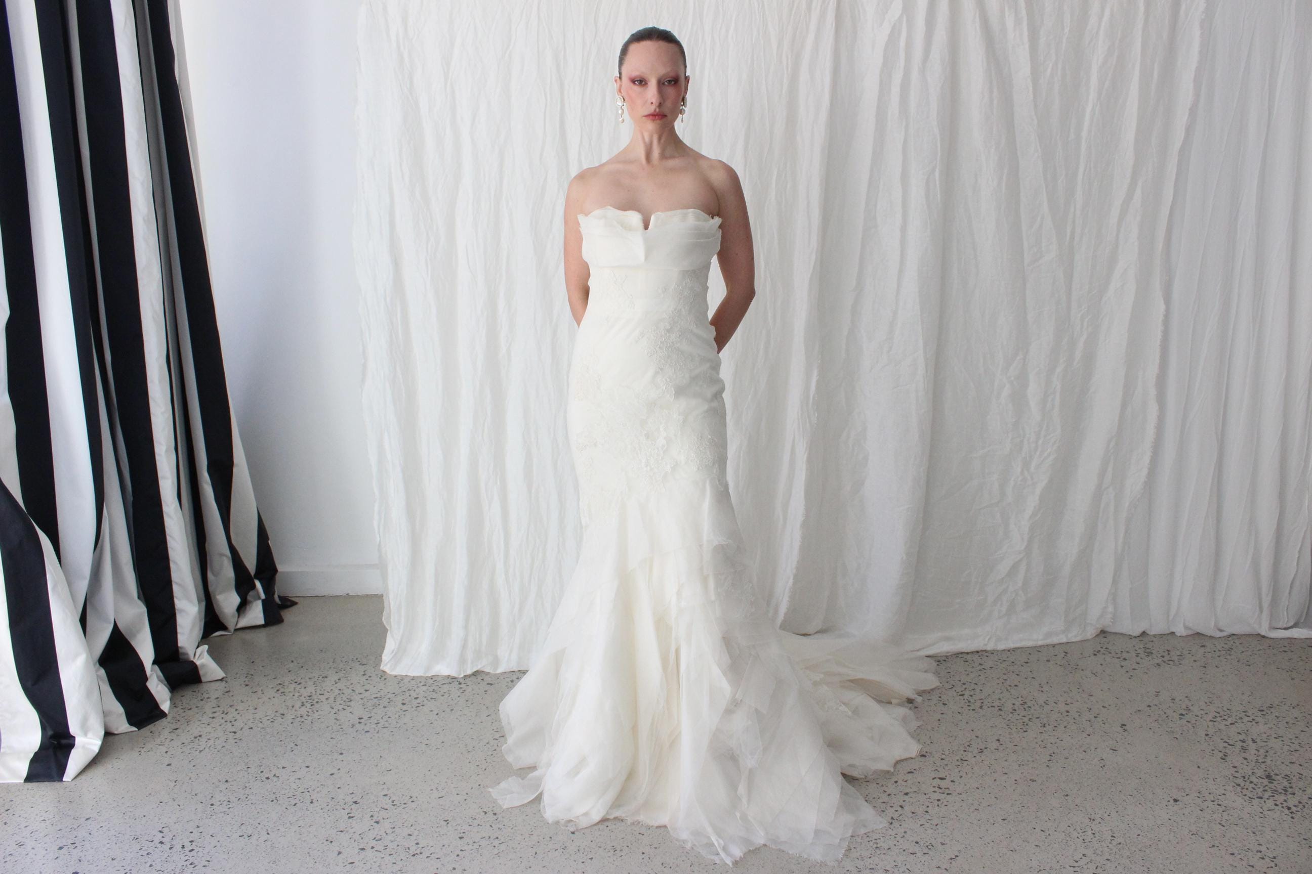 2011 Vera Wang 'Fawn' Chantilly Lace & Organza Mermaid Gown