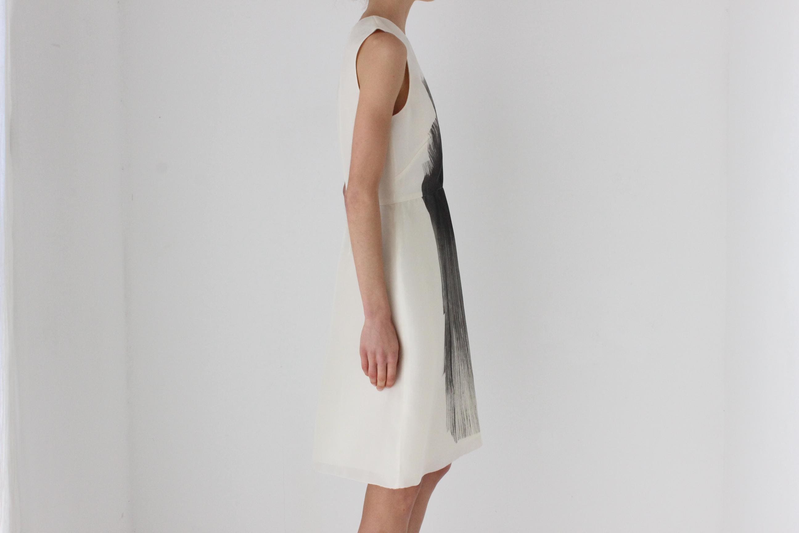 2000s VERA WANG Cream Silk Organza Sheath Dress w/ Abstract Paint Stroke