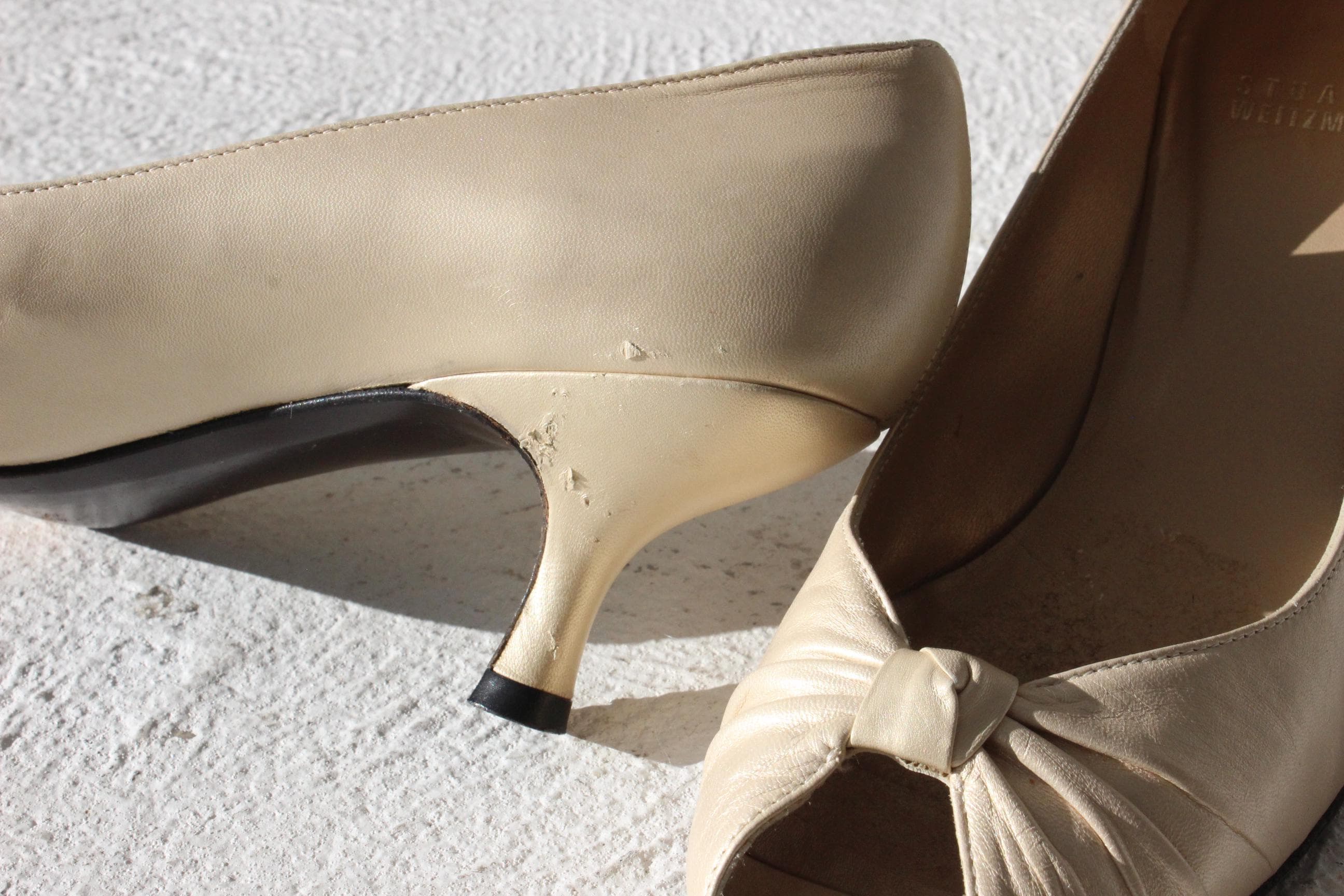 80s Stuart Weitzman Muted Gold Leather Low Heel Knot Pumps - Euro 37.5