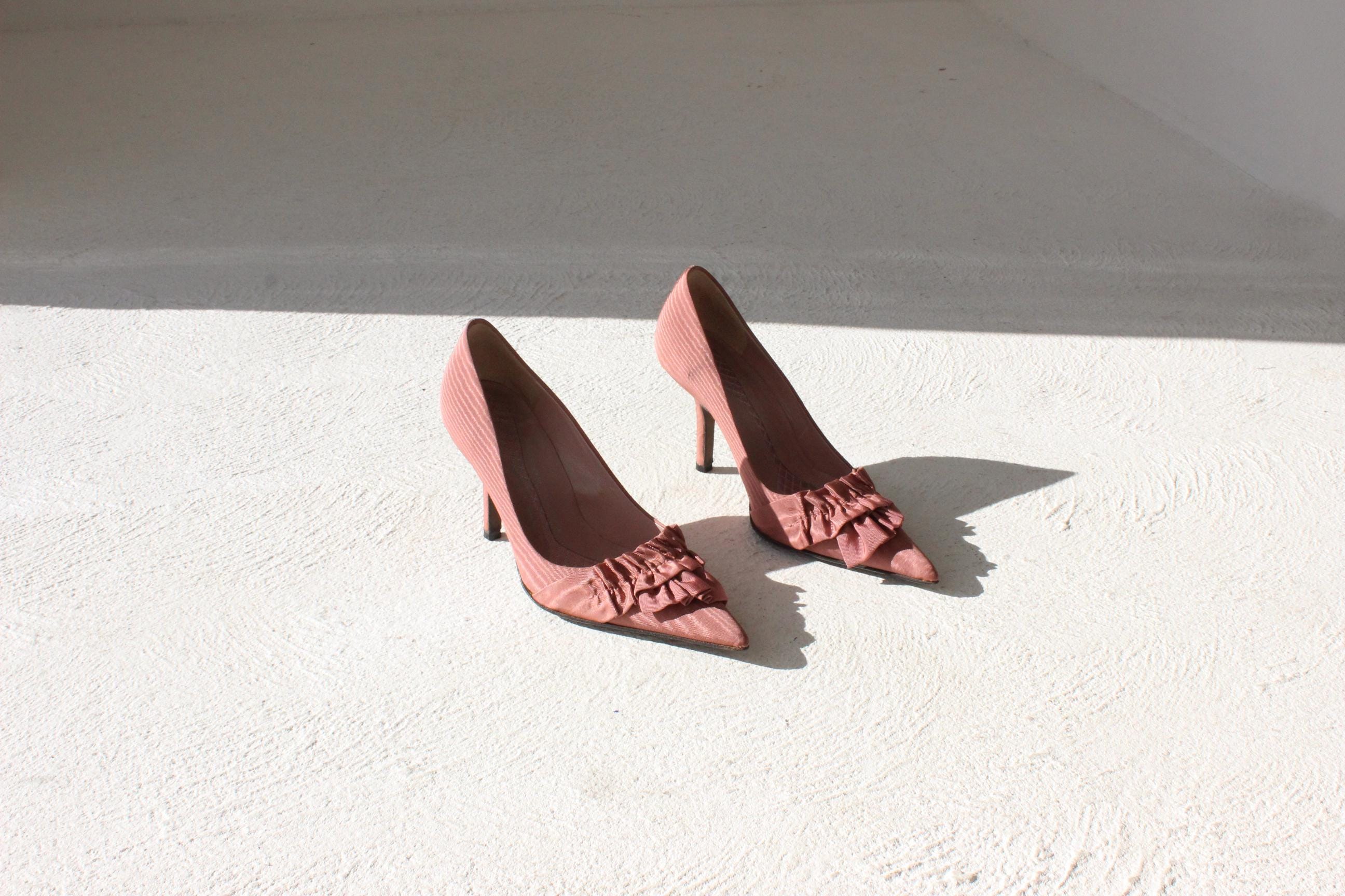 90s Dusty Pink Taffeta Courtier Heels - Euro 37