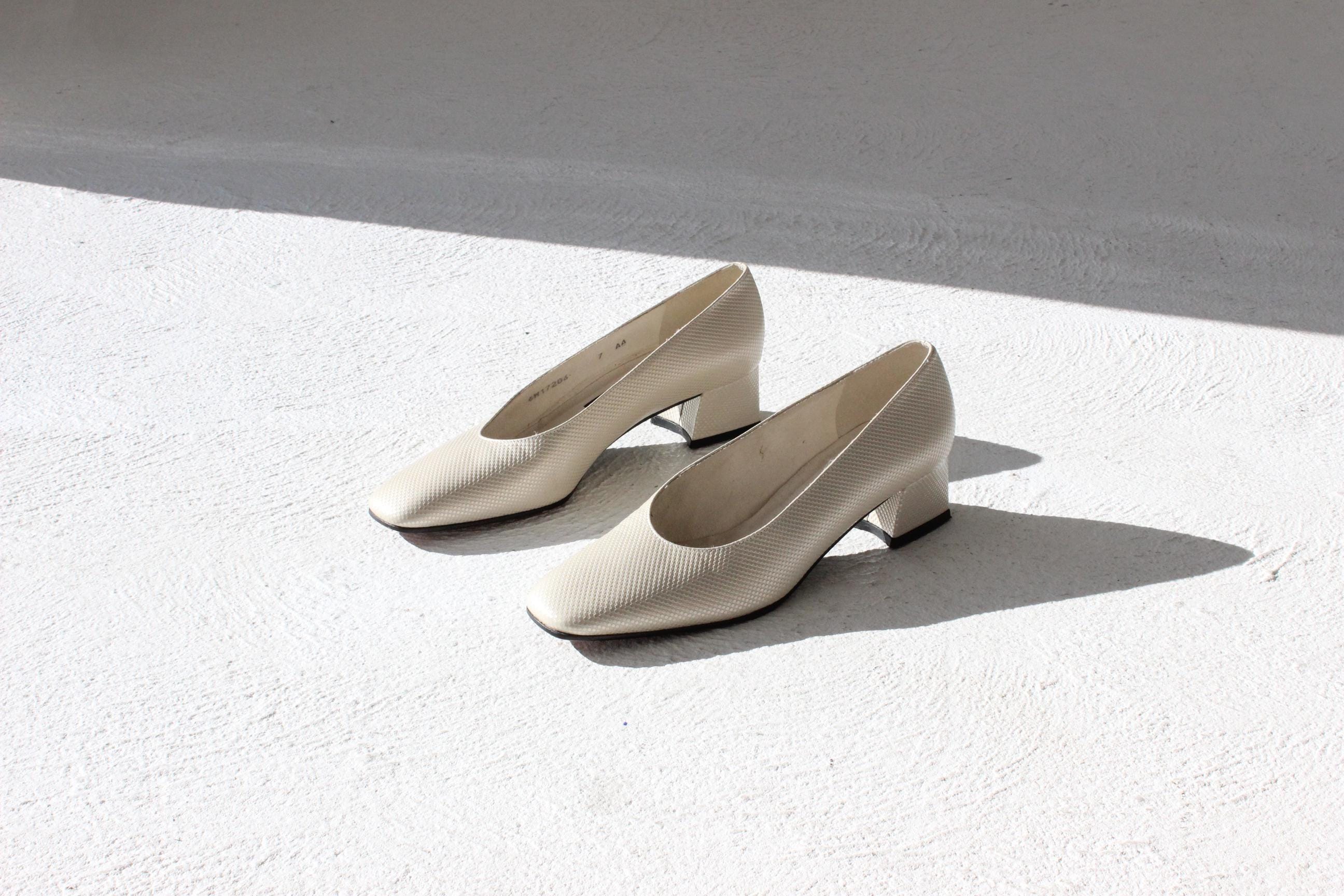 90s Stuart Weitzman Oyster Metallic Leather Heels - Euro 37