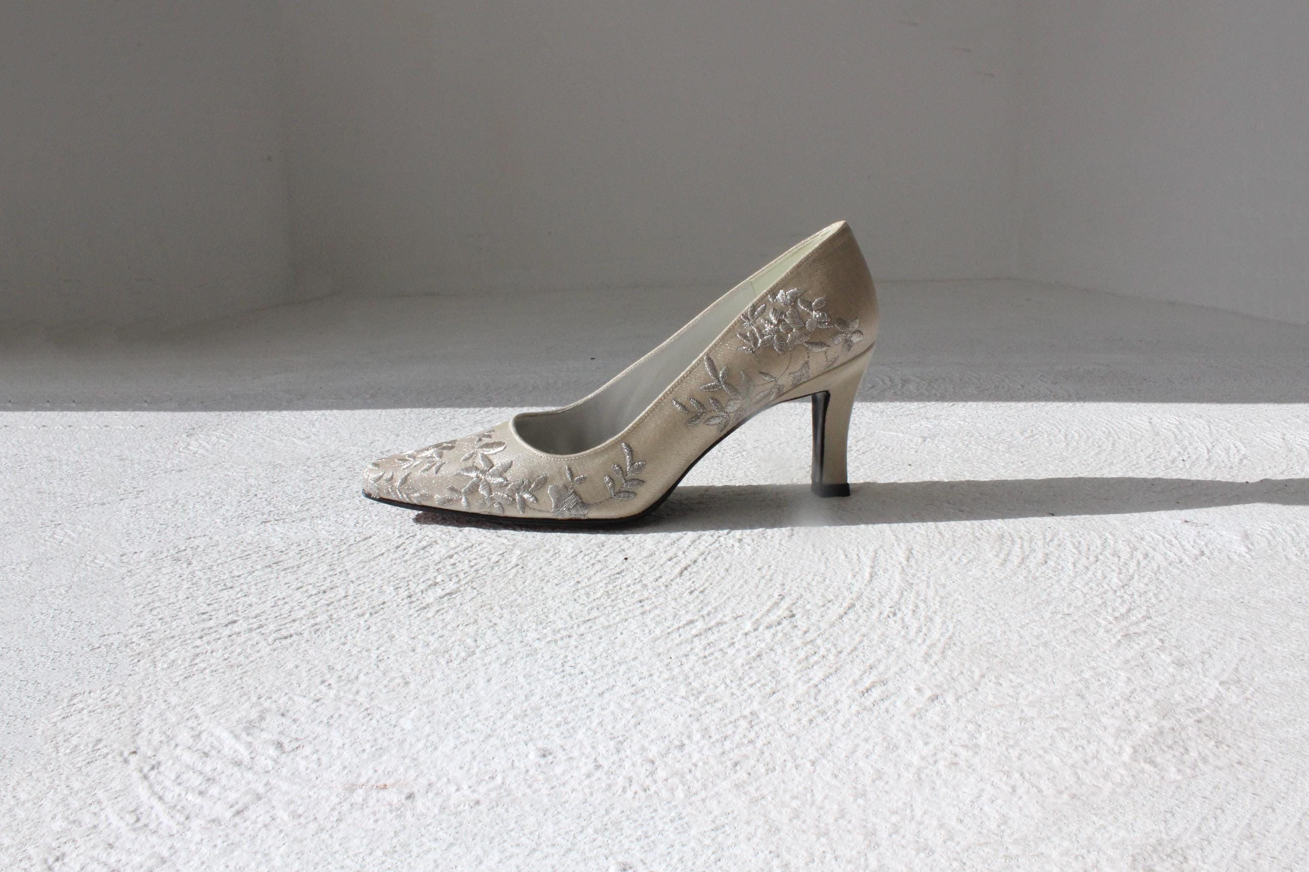 90s Stuart Weitzman Embroidered Oyster Heels - Euro 37