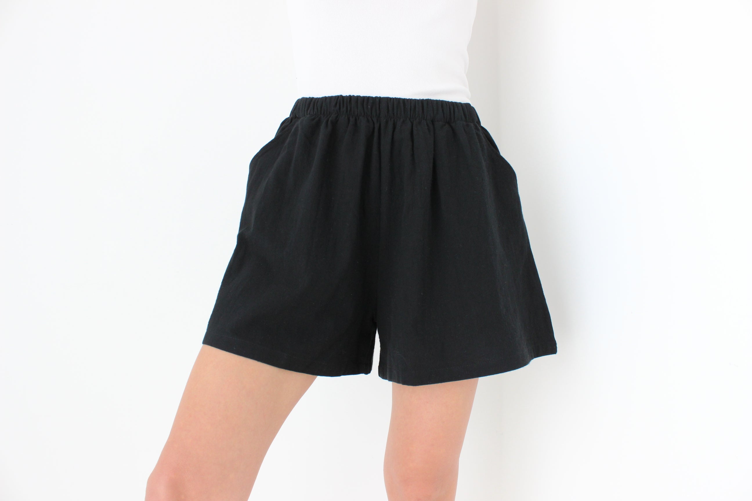 The Famous Shorts - Cotton / Linen Blend Stretch Waist Flared Leg Shorts - In Black