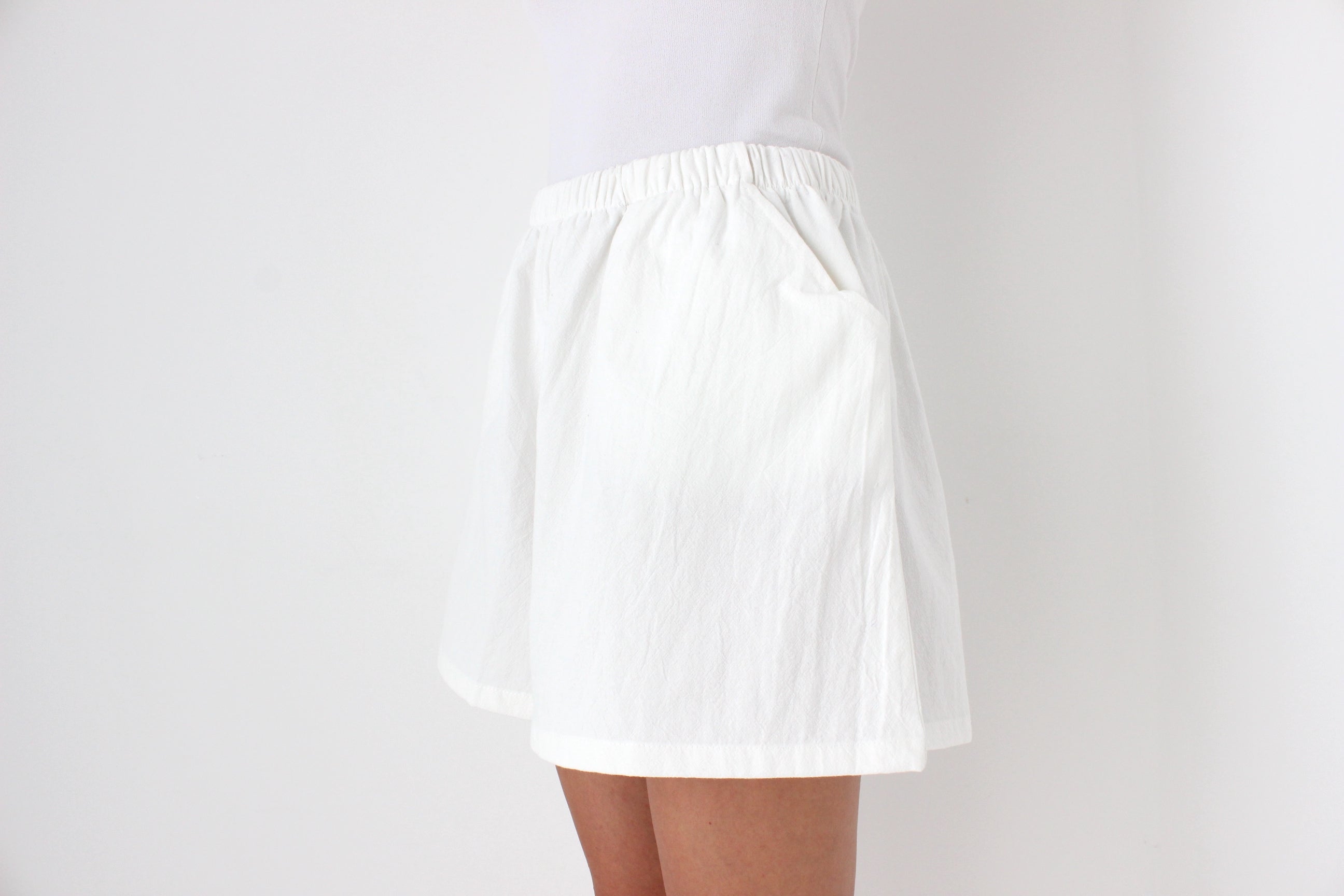 The Famous Shorts - Cotton / Linen Blend Stretch Waist Flared Leg Shorts in White