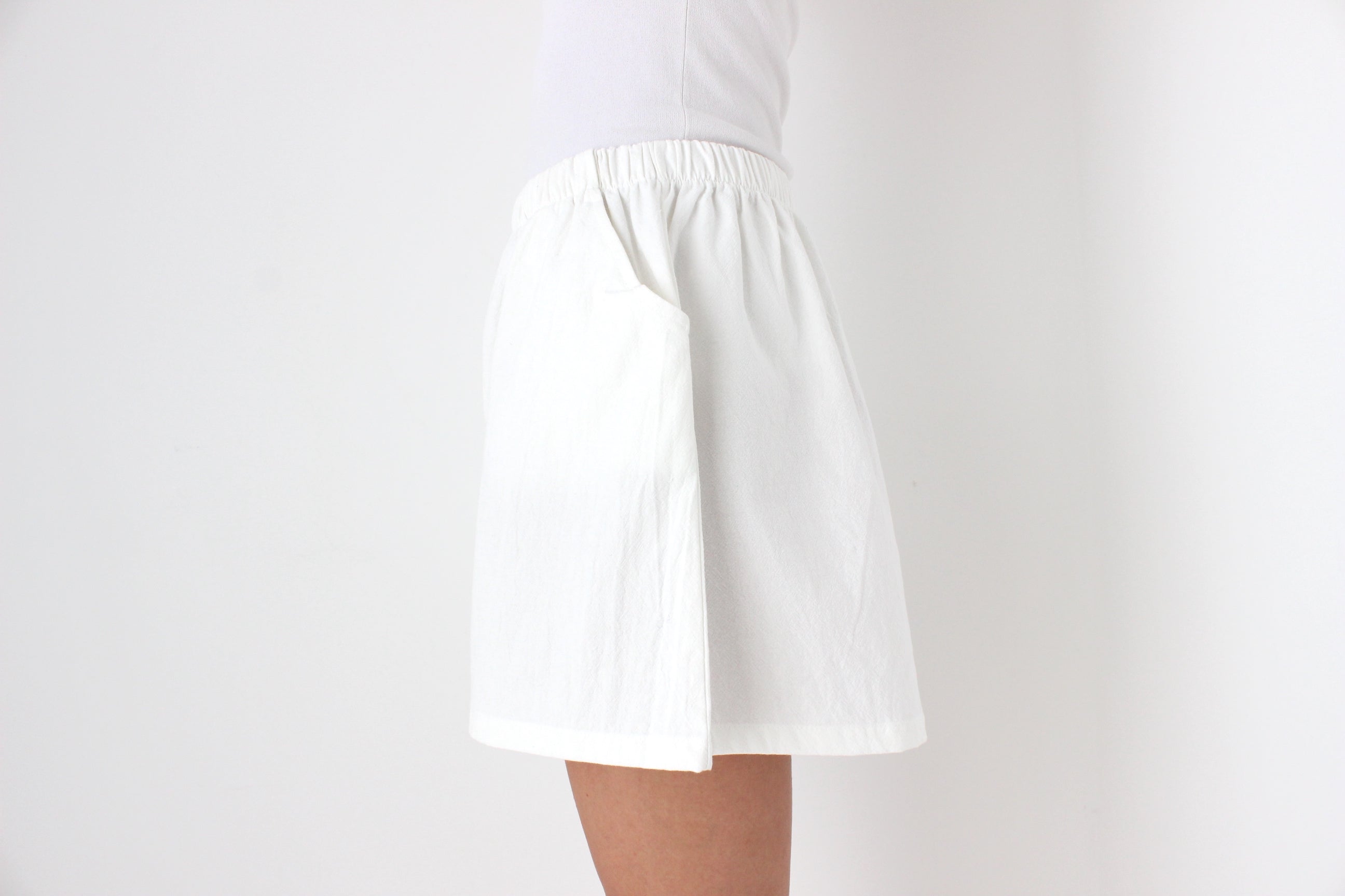 The Famous Shorts - Cotton / Linen Blend Stretch Waist Flared Leg Shorts in White