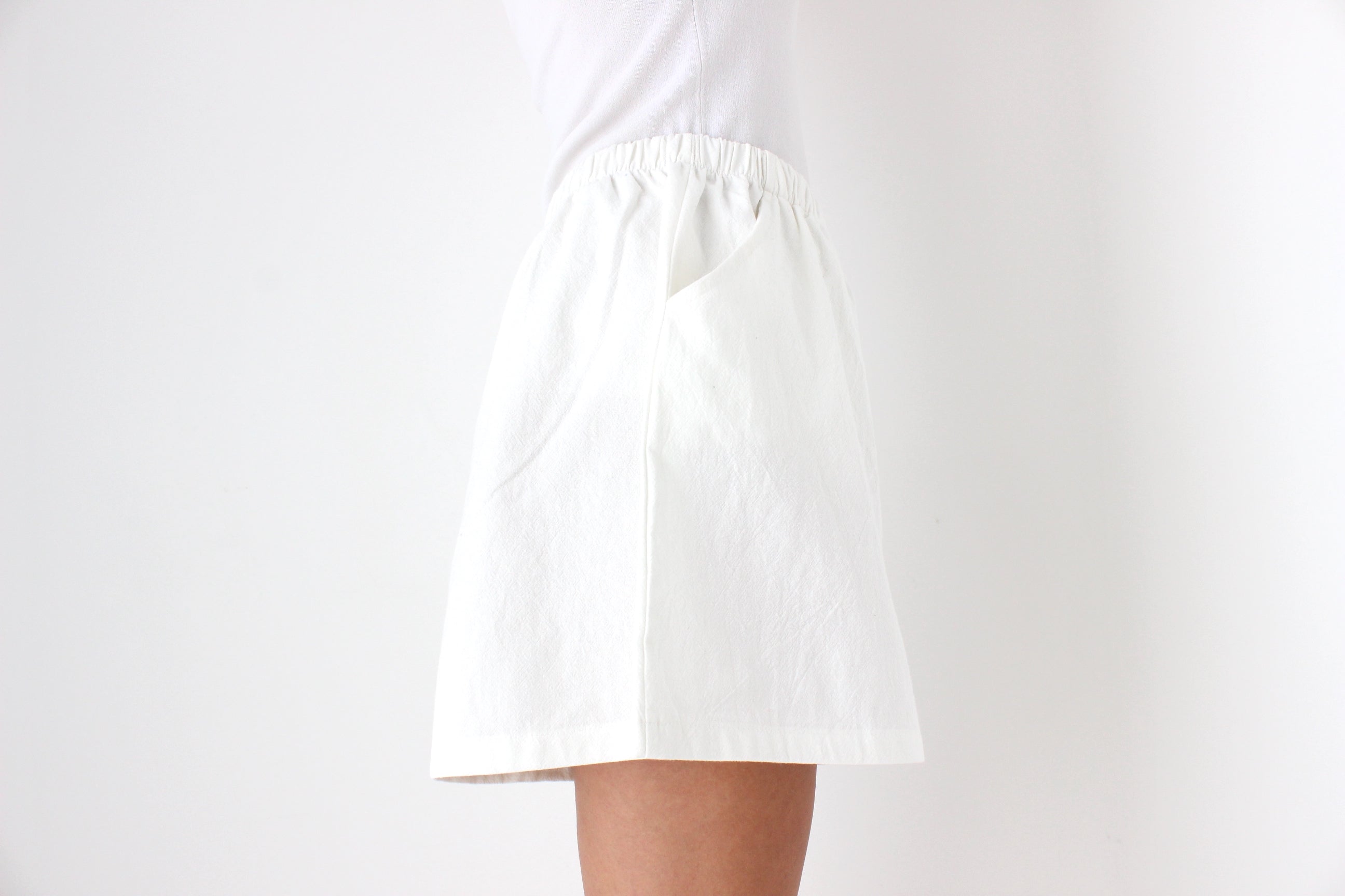 The Famous Shorts - Cotton / Linen Blend Stretch Waist Flared Leg Shorts in White