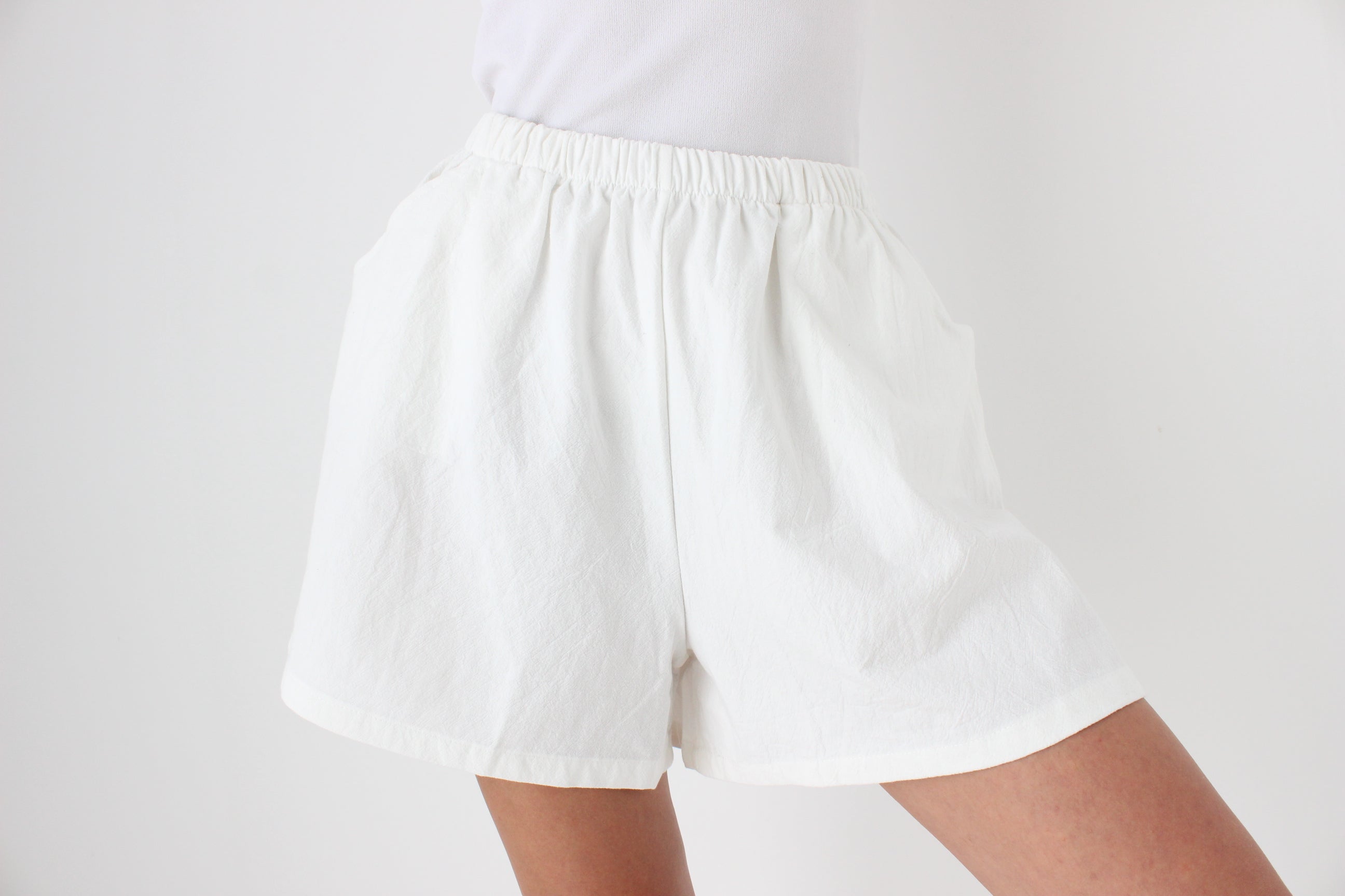 The Famous Shorts - Cotton / Linen Blend Stretch Waist Flared Leg Shorts in White