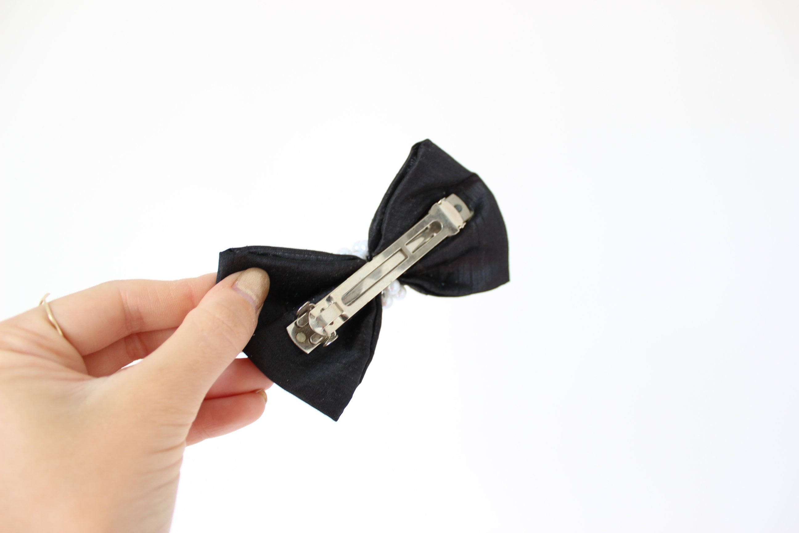 BALLETCORE 80s Pearl Bow Barette