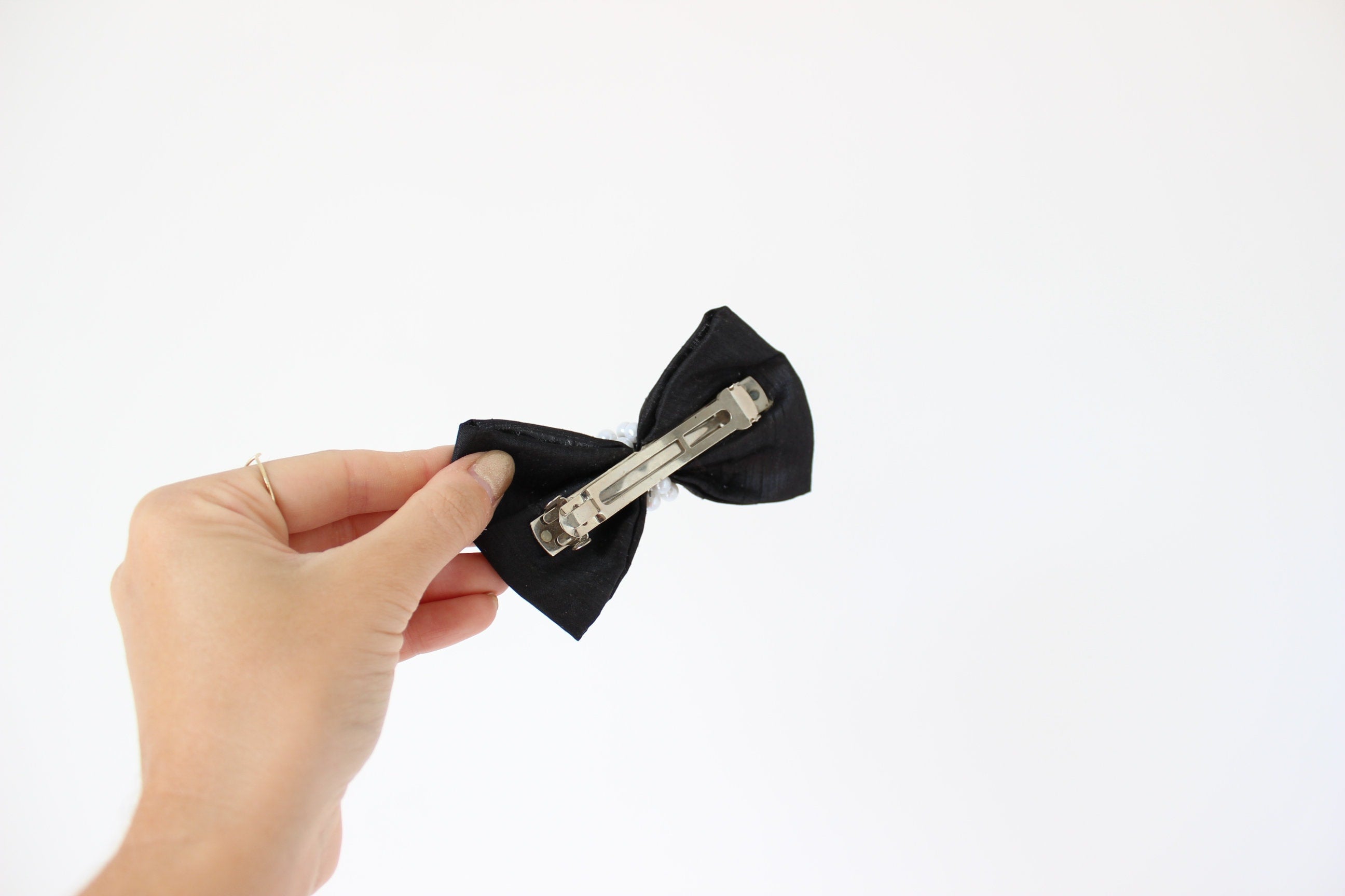 BALLETCORE 80s Pearl Bow Barette