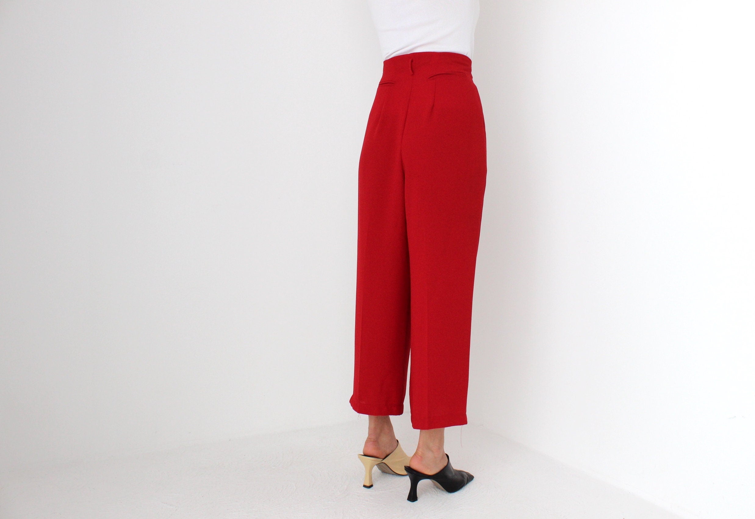 80s CUE Red Crepe Relaxed Leg High Waist Cropped Trousers