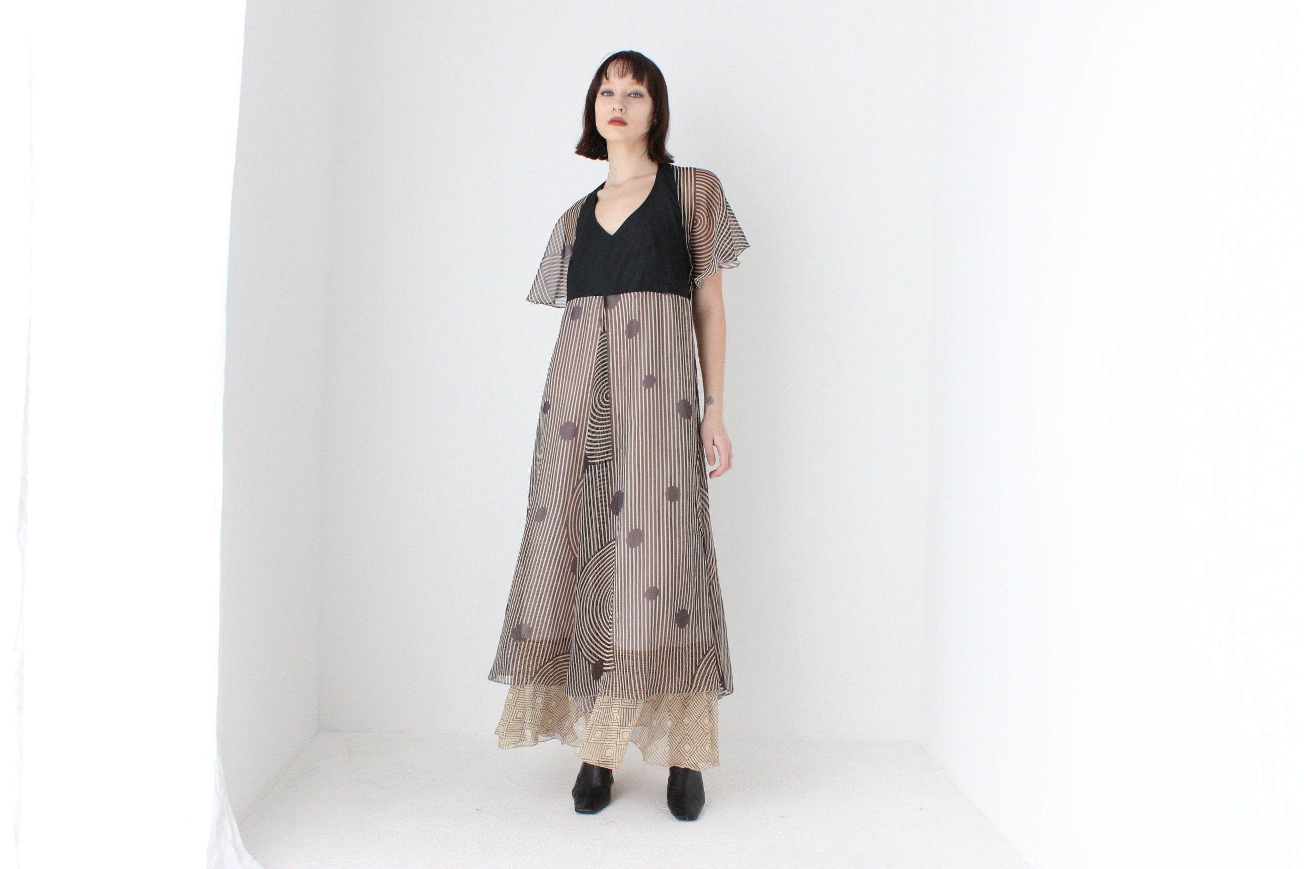 Stunning 70s Trippy Optical Strobe Voluminous Halter Dress