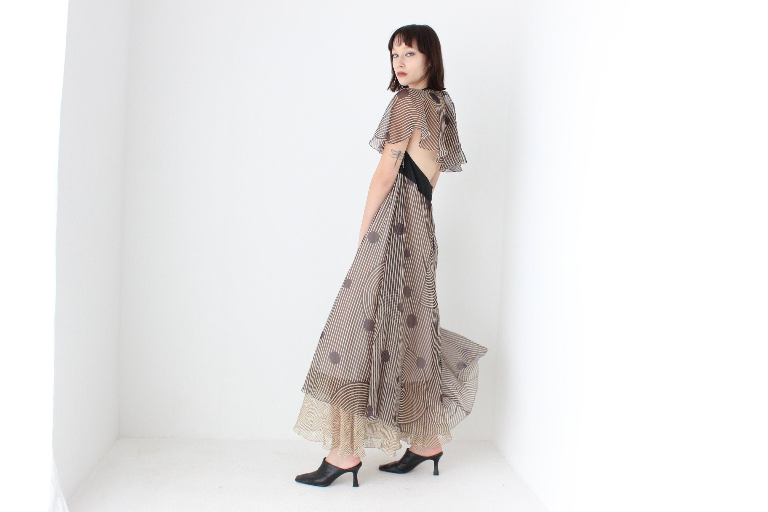 Stunning 70s Trippy Optical Strobe Voluminous Halter Dress
