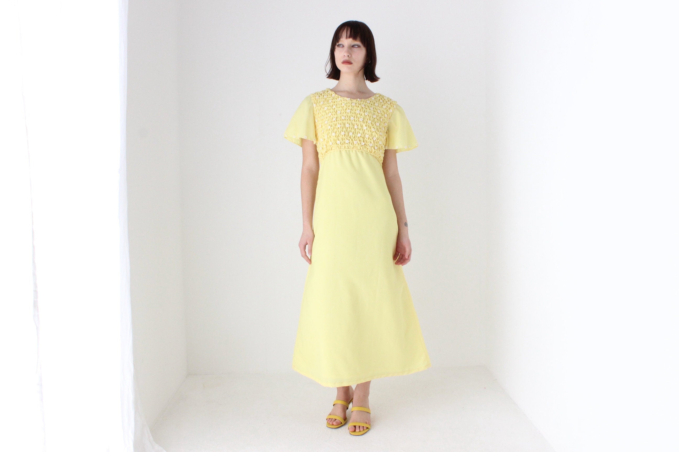 70s Hand Smocked Dress w/ Cotton Daisies