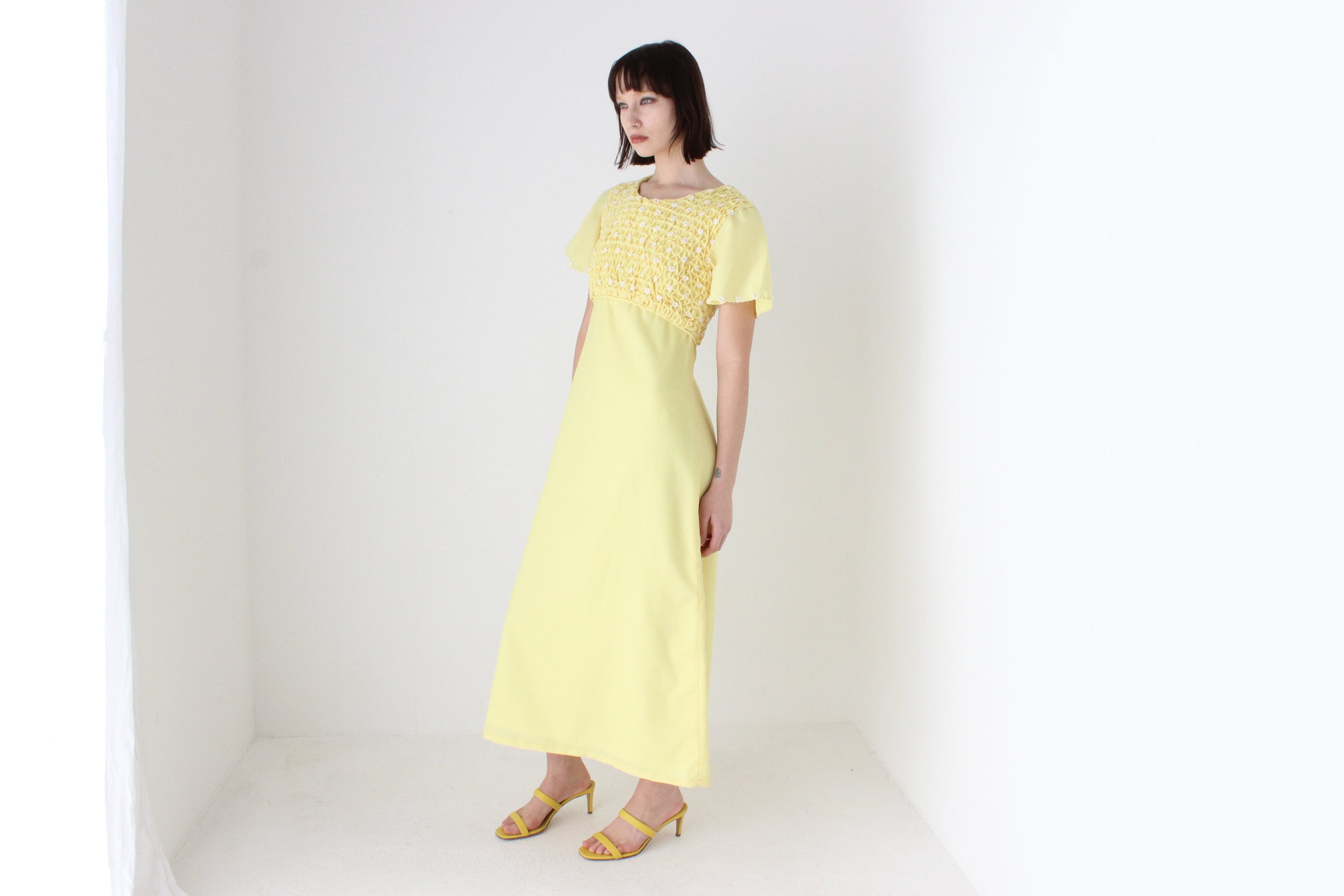 70s Hand Smocked Dress w/ Cotton Daisies