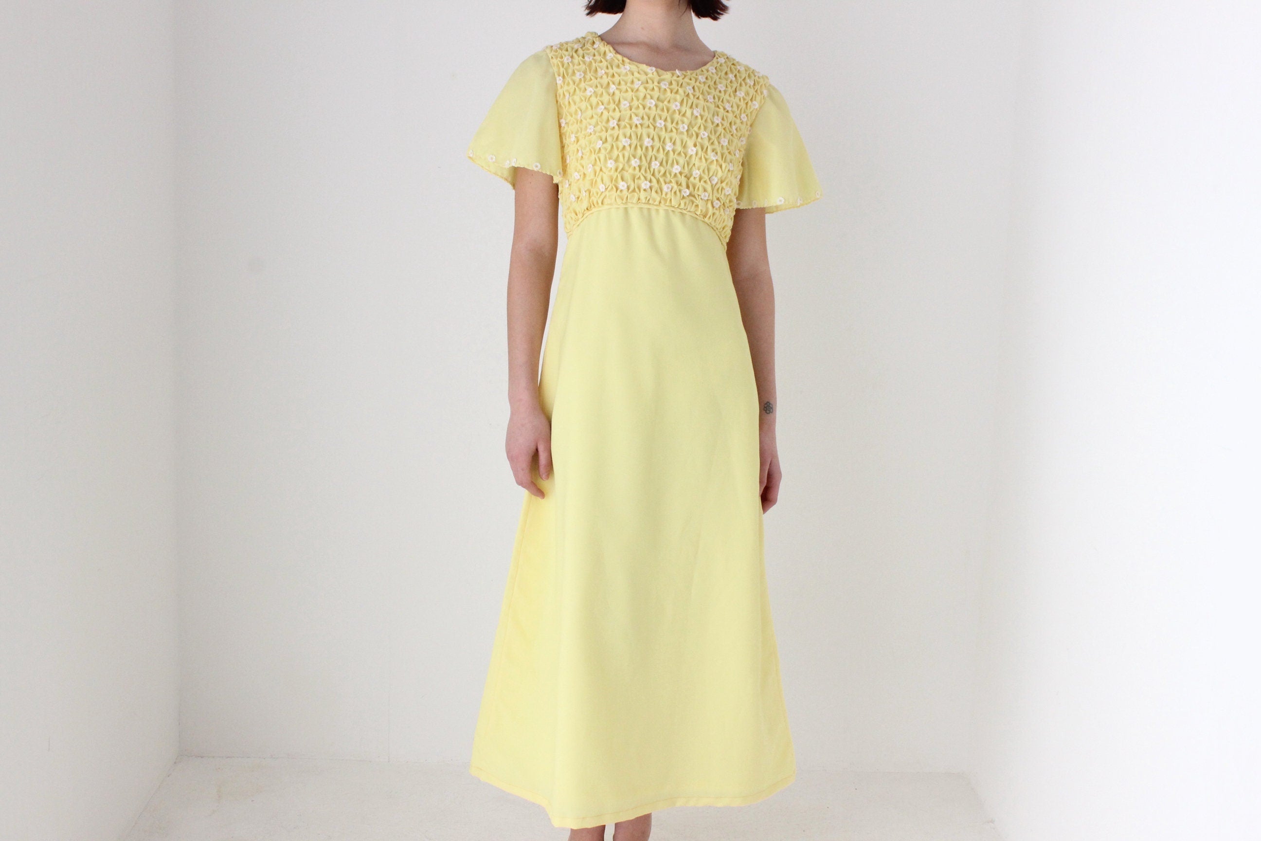 70s Hand Smocked Dress w/ Cotton Daisies