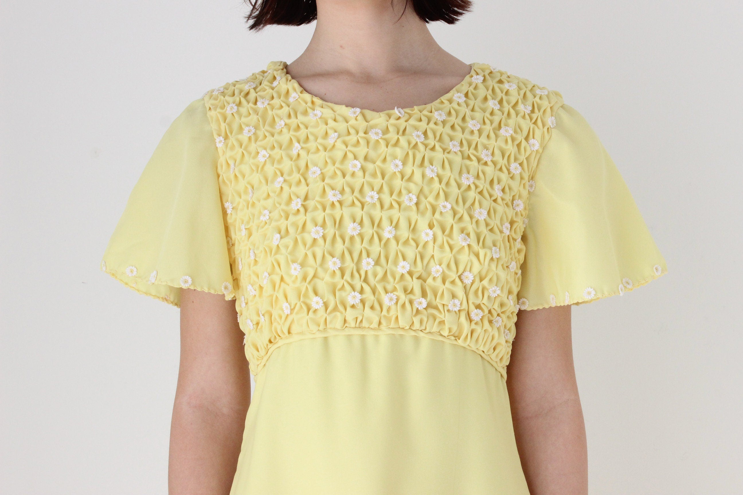 70s Hand Smocked Dress w/ Cotton Daisies