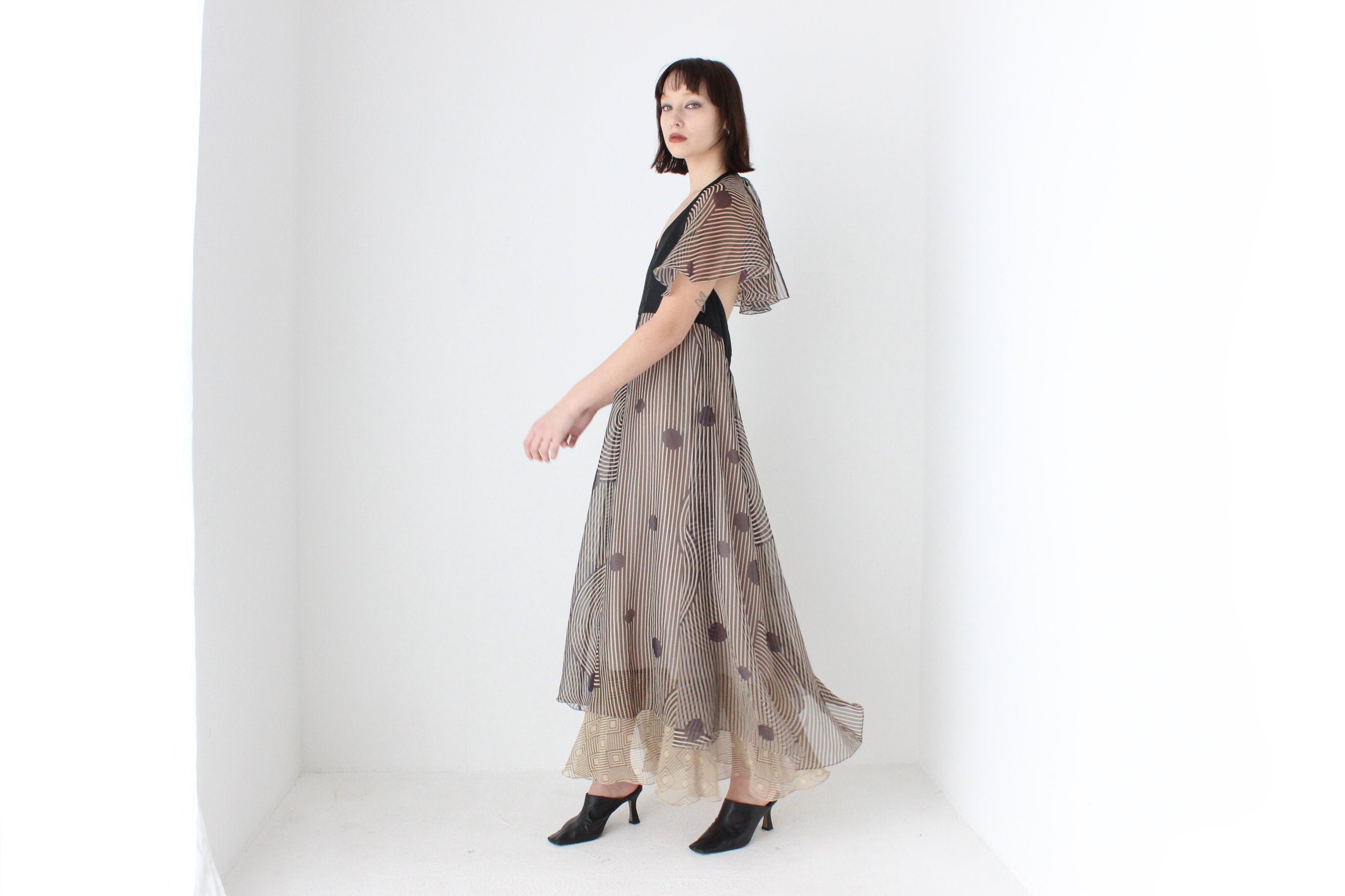 Stunning 70s Trippy Optical Strobe Voluminous Halter Dress