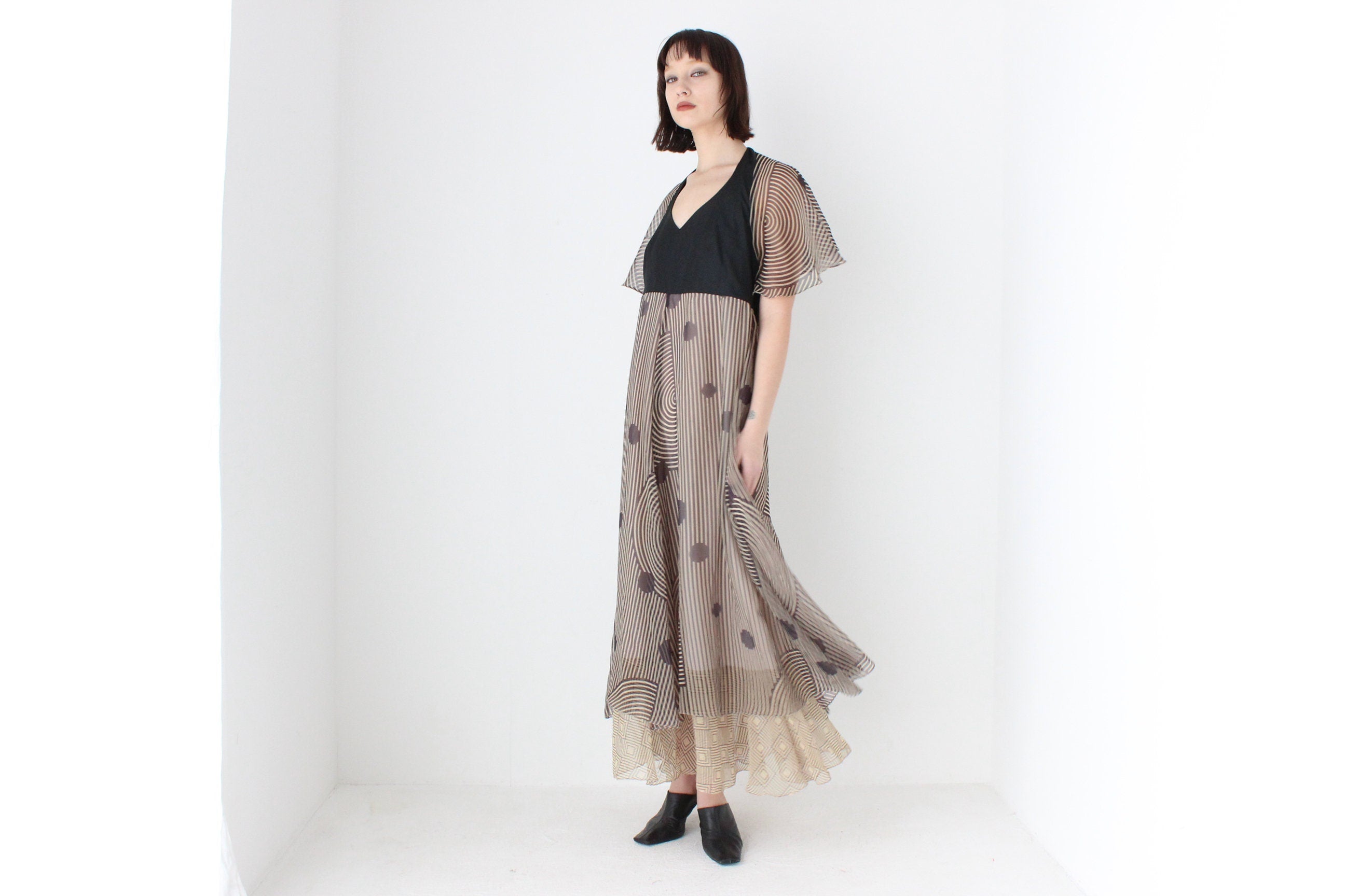 Stunning 70s Trippy Optical Strobe Voluminous Halter Dress