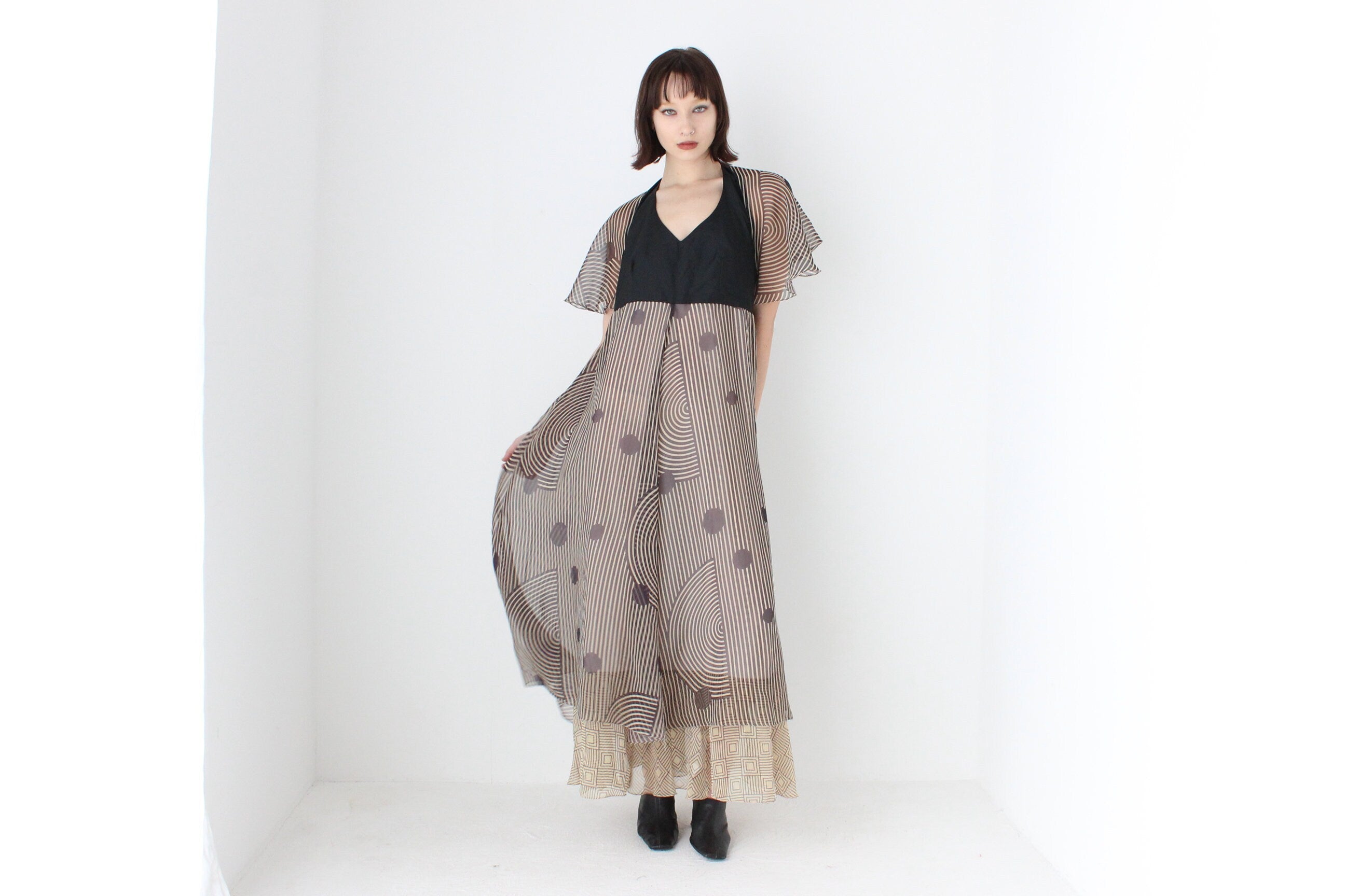 Stunning 70s Trippy Optical Strobe Voluminous Halter Dress
