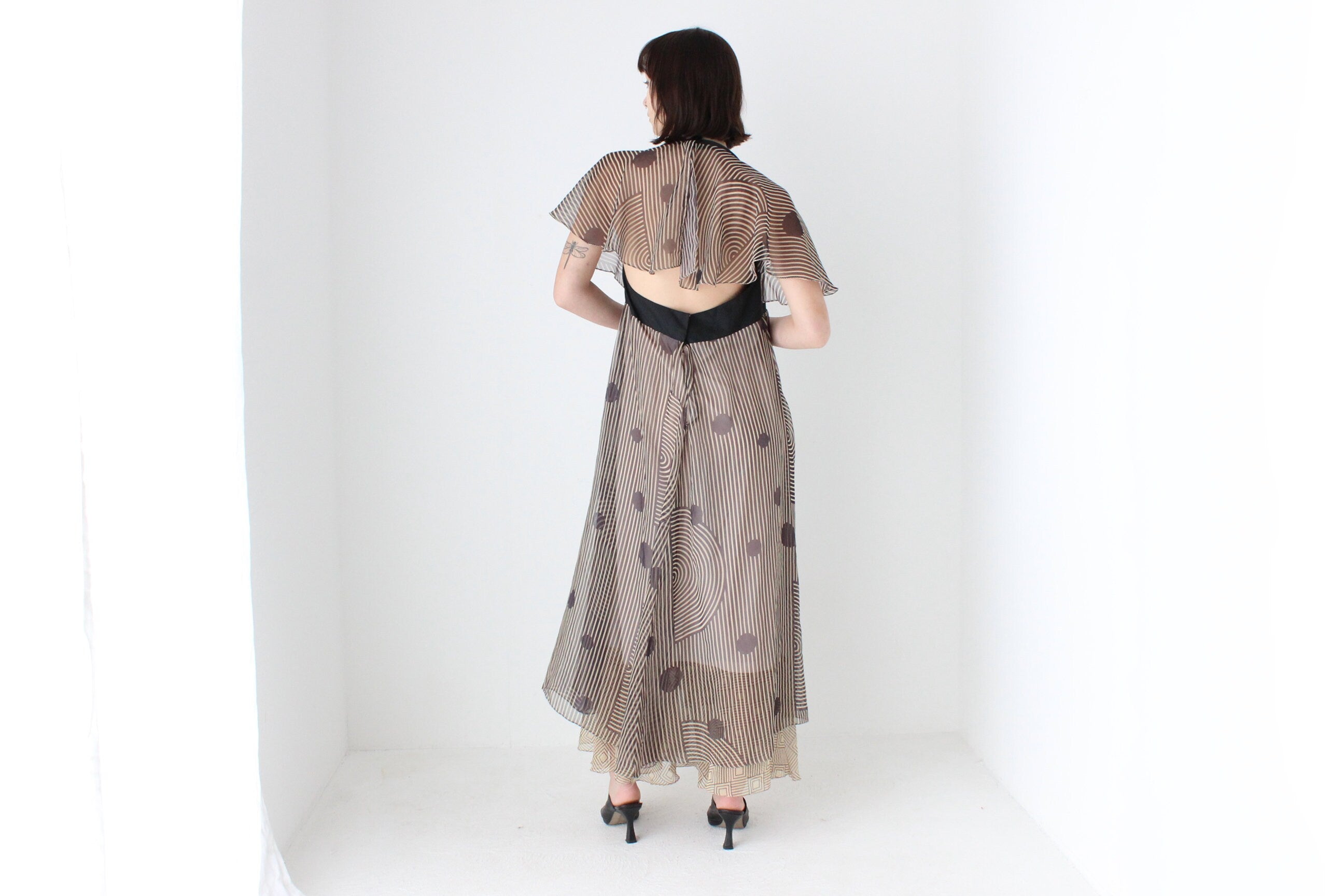 Stunning 70s Trippy Optical Strobe Voluminous Halter Dress