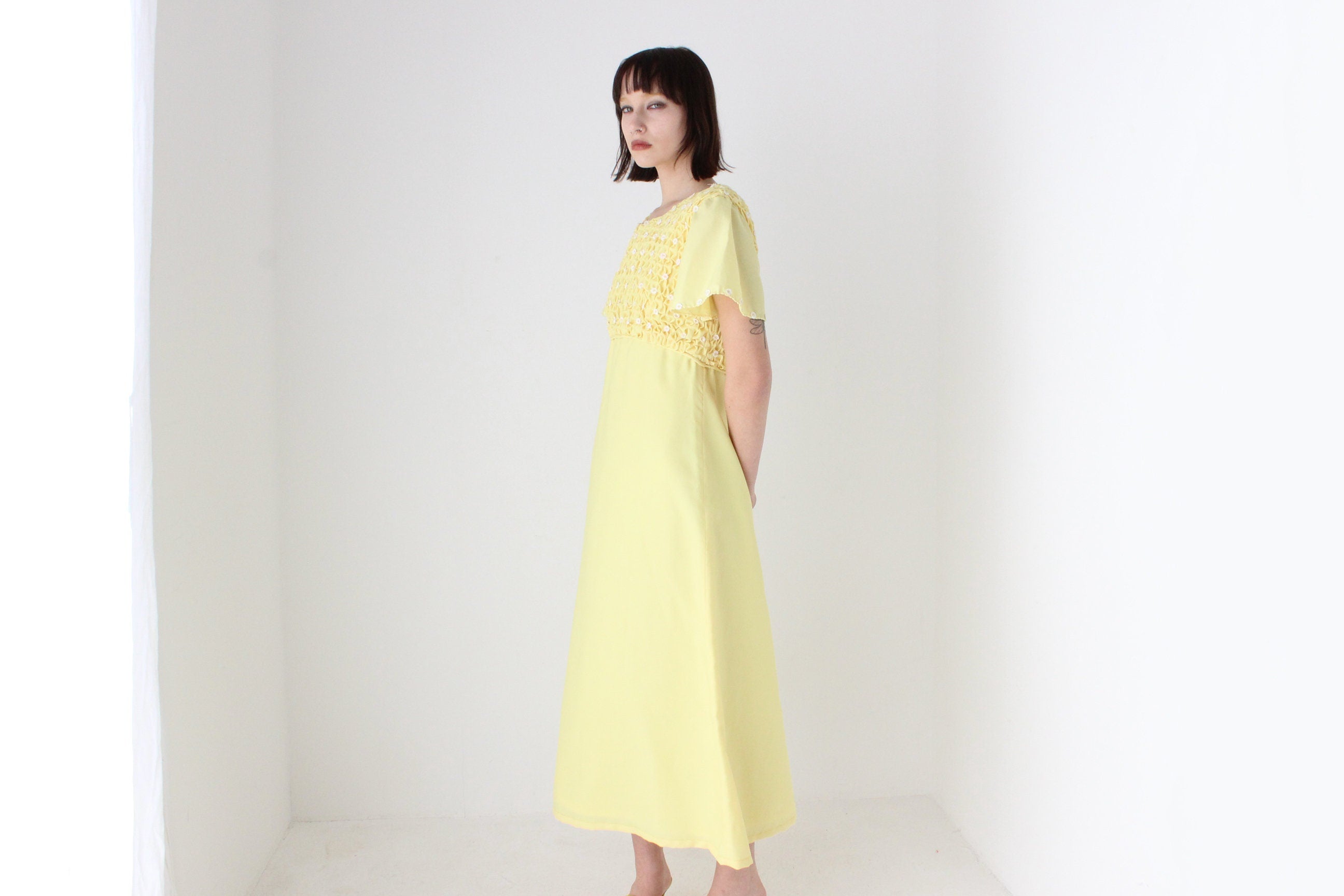 70s Hand Smocked Dress w/ Cotton Daisies