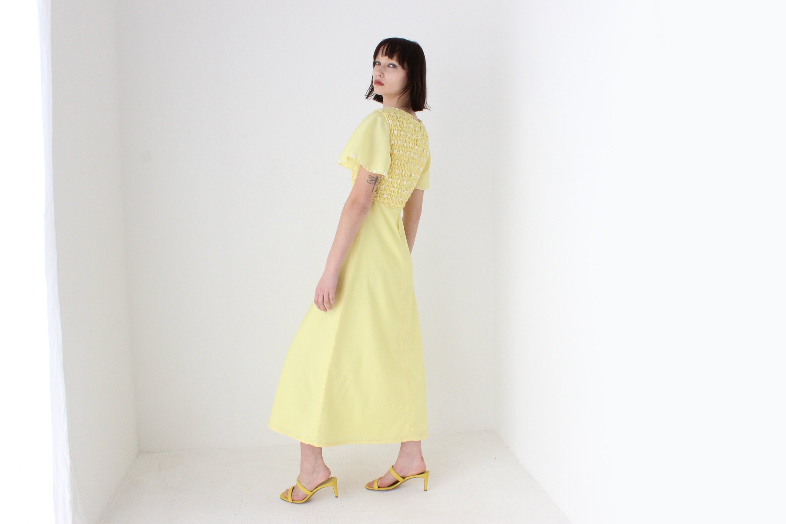 70s Hand Smocked Dress w/ Cotton Daisies