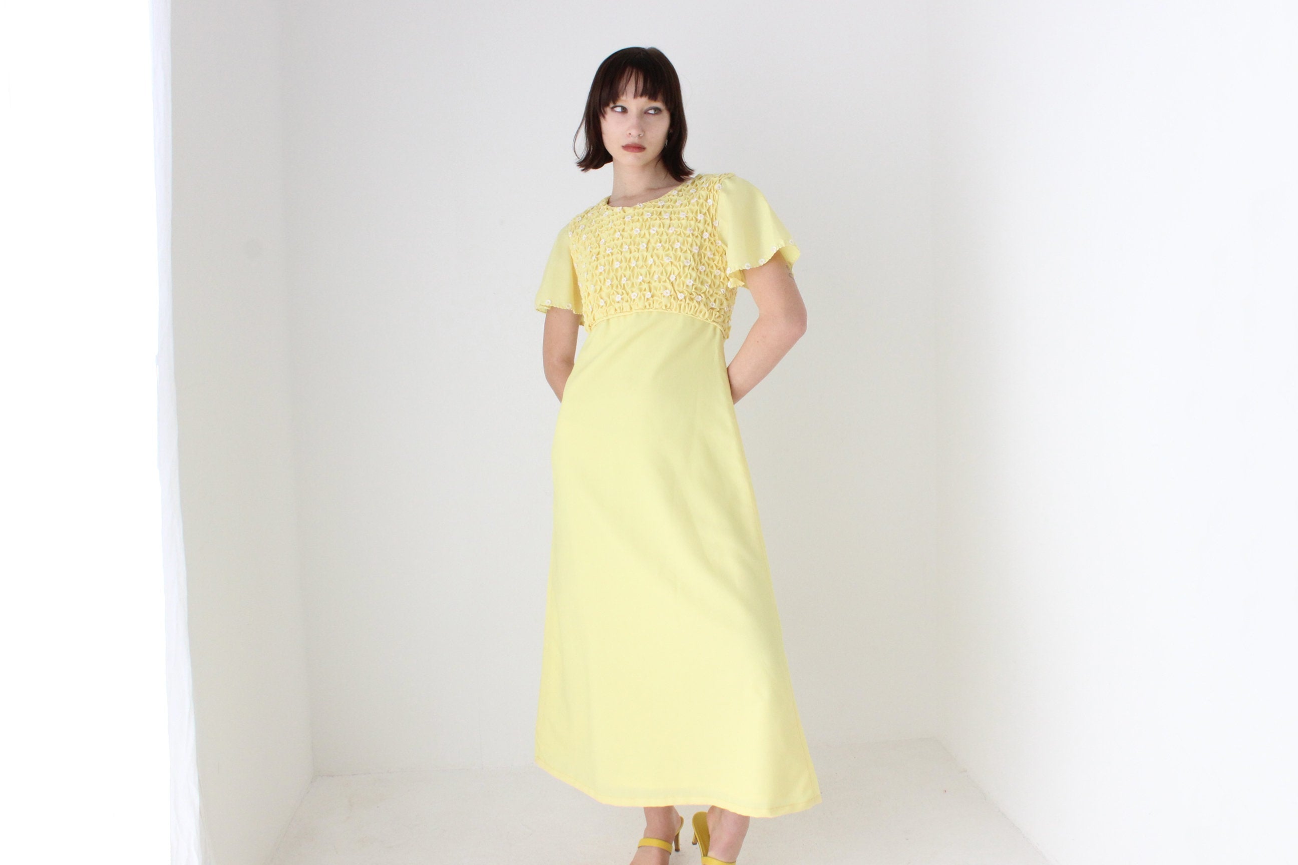 70s Hand Smocked Dress w/ Cotton Daisies