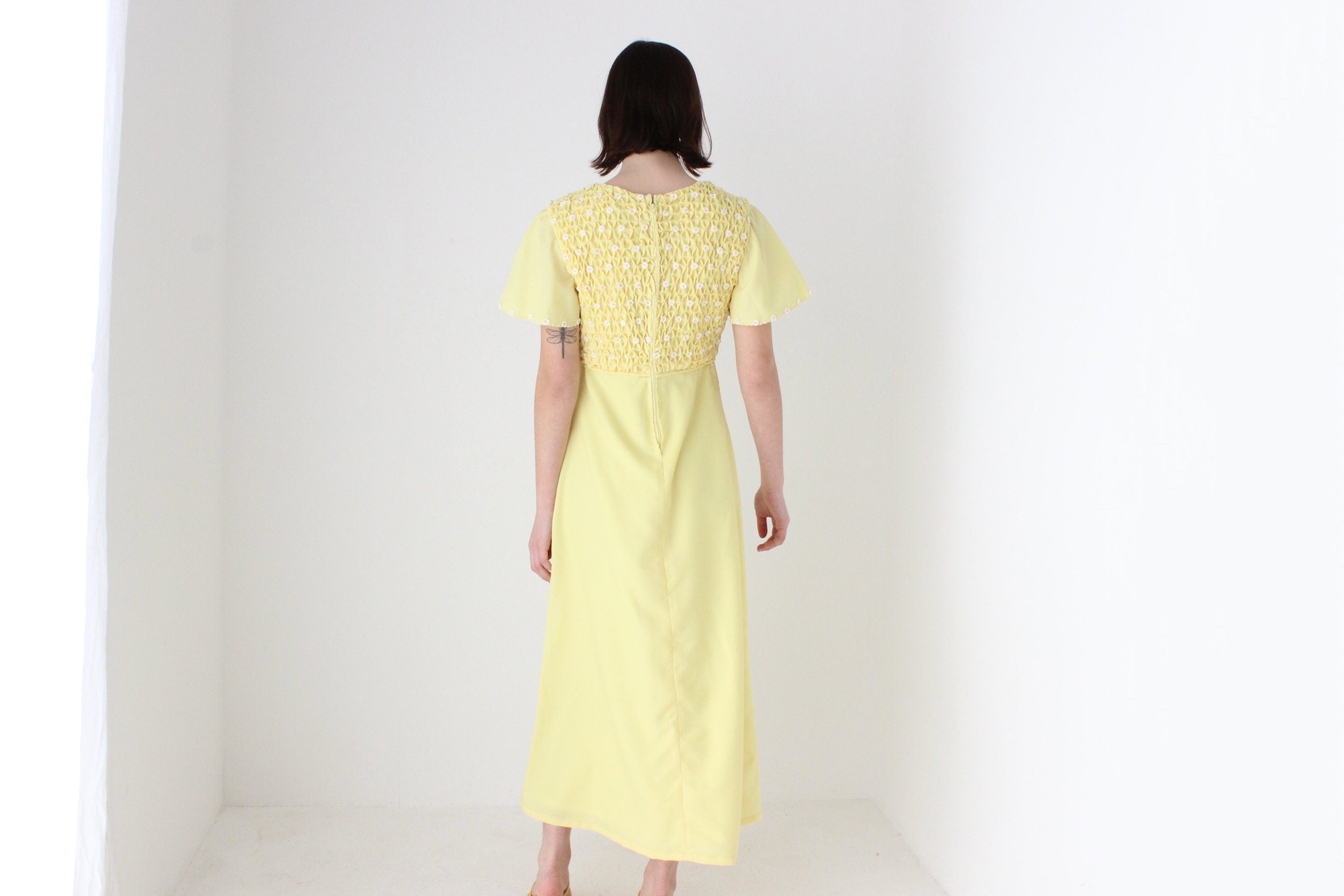 70s Hand Smocked Dress w/ Cotton Daisies